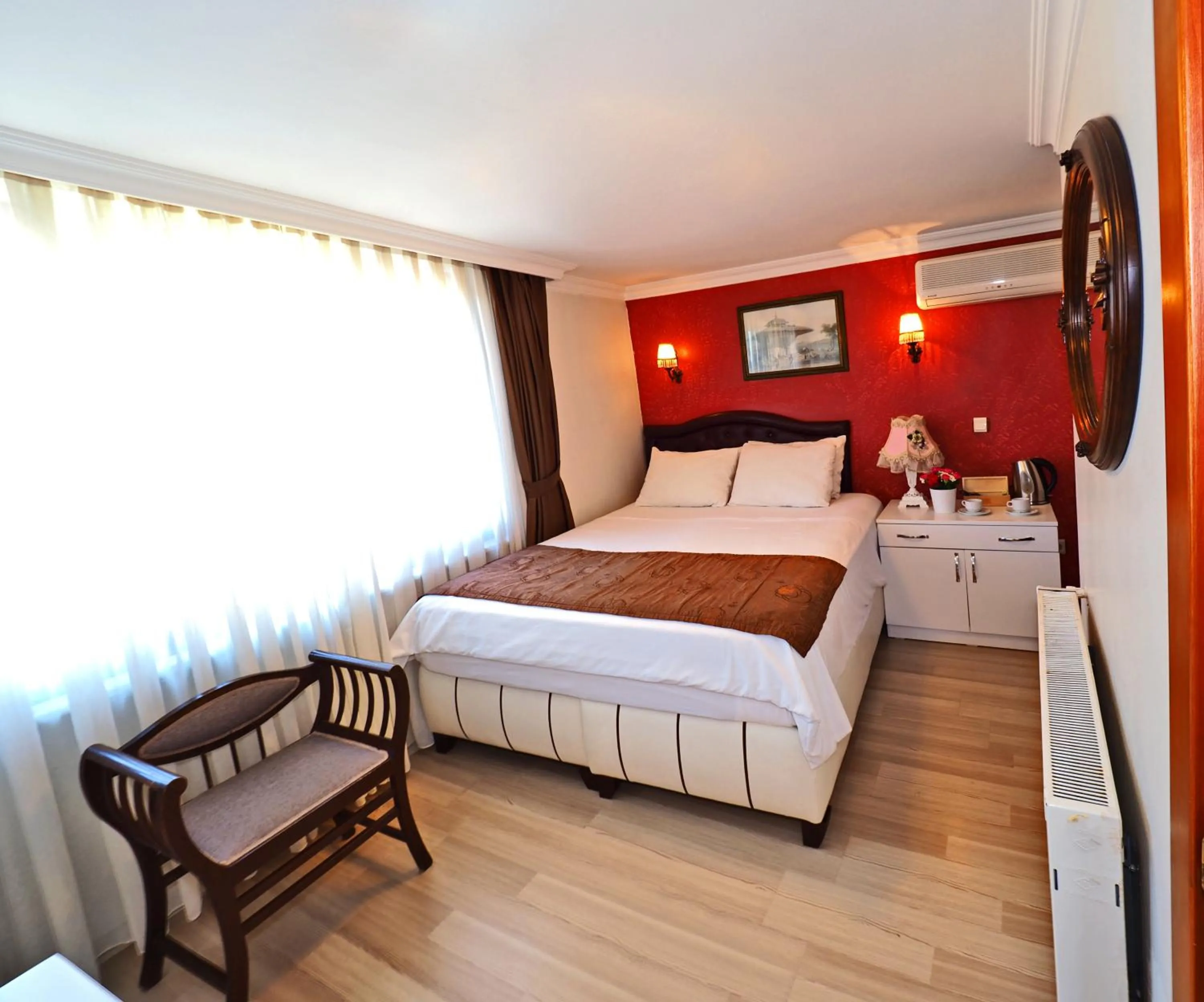 Photo of the whole room, Bed in The Sunrise Hotel