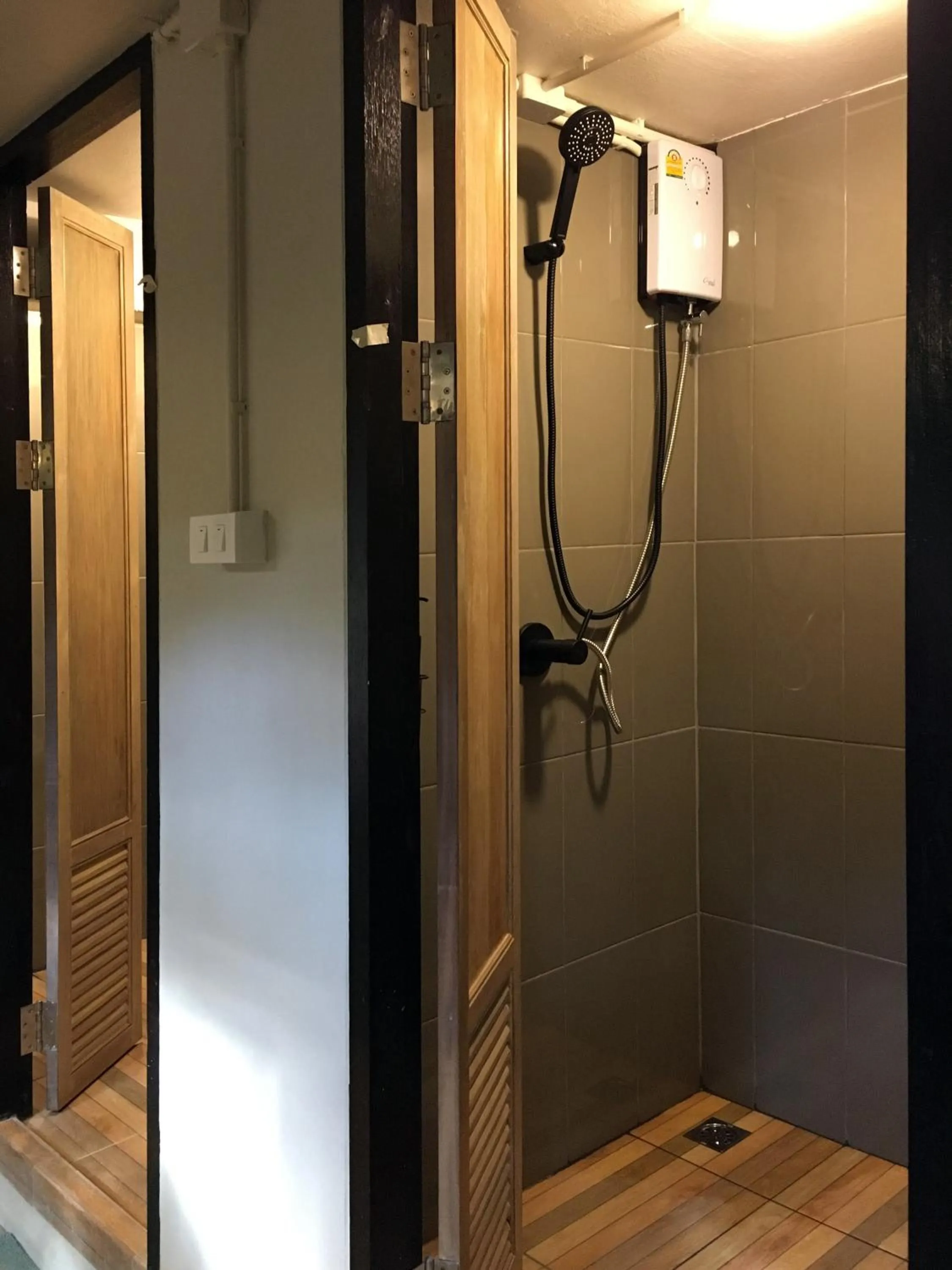 Shower in Monomer Hostel Bangkok