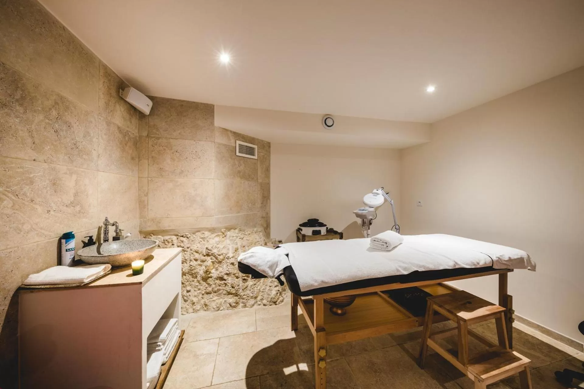 Massage in Le Petit Palais D'Aglae