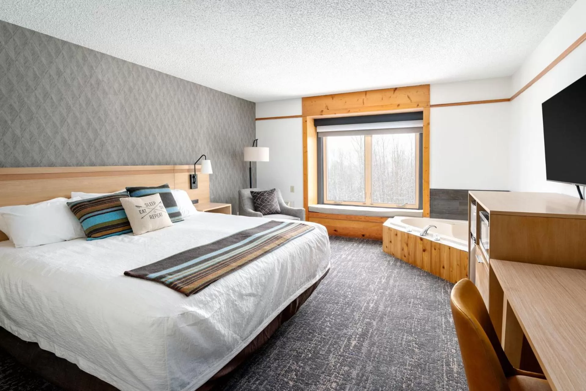 Photo of the whole room in Caribou Highlands Lodge