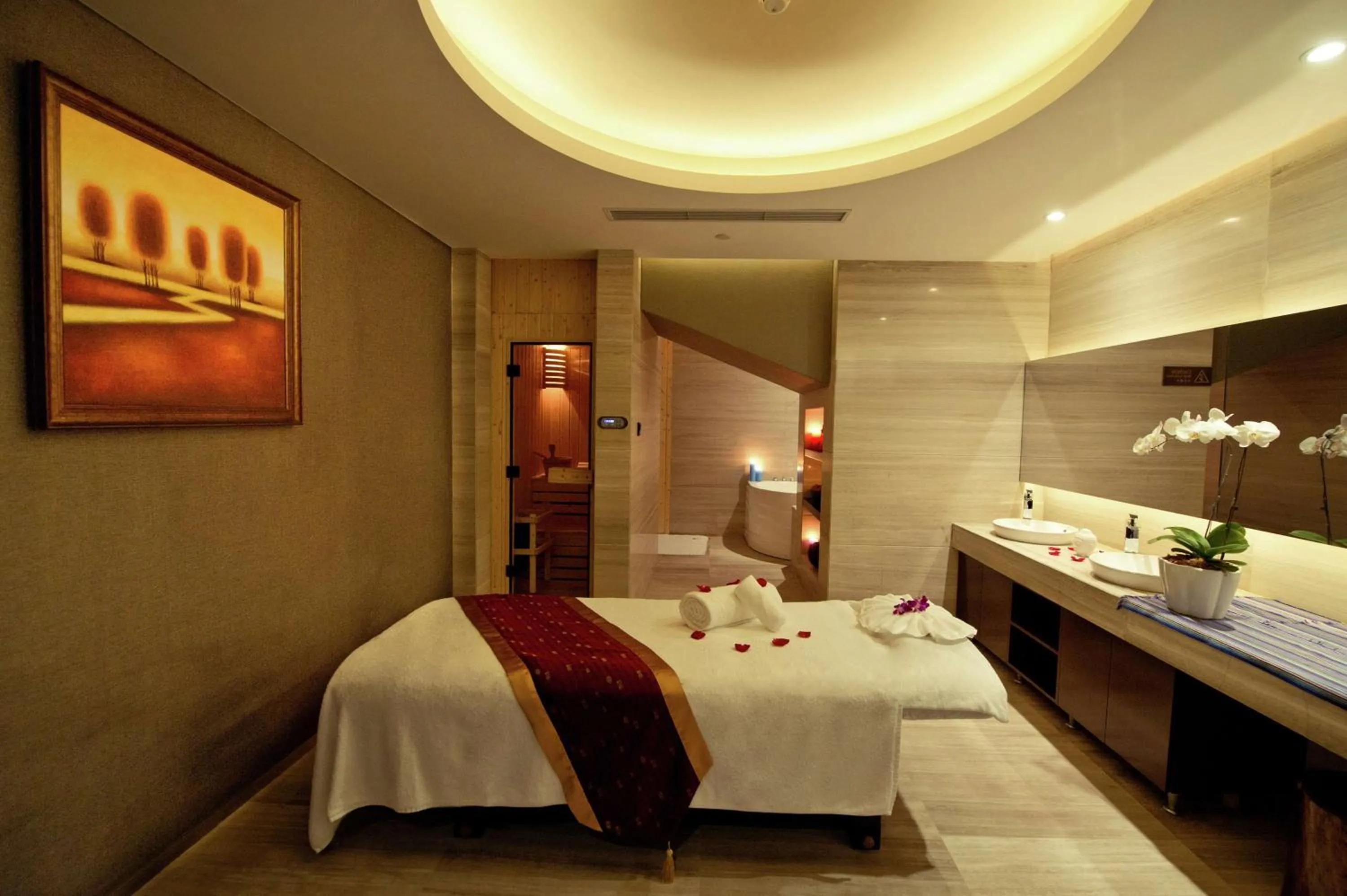 Spa and wellness centre/facilities, Bed in DoubleTree by Hilton Chongqing - Guanyinqiao railway station
