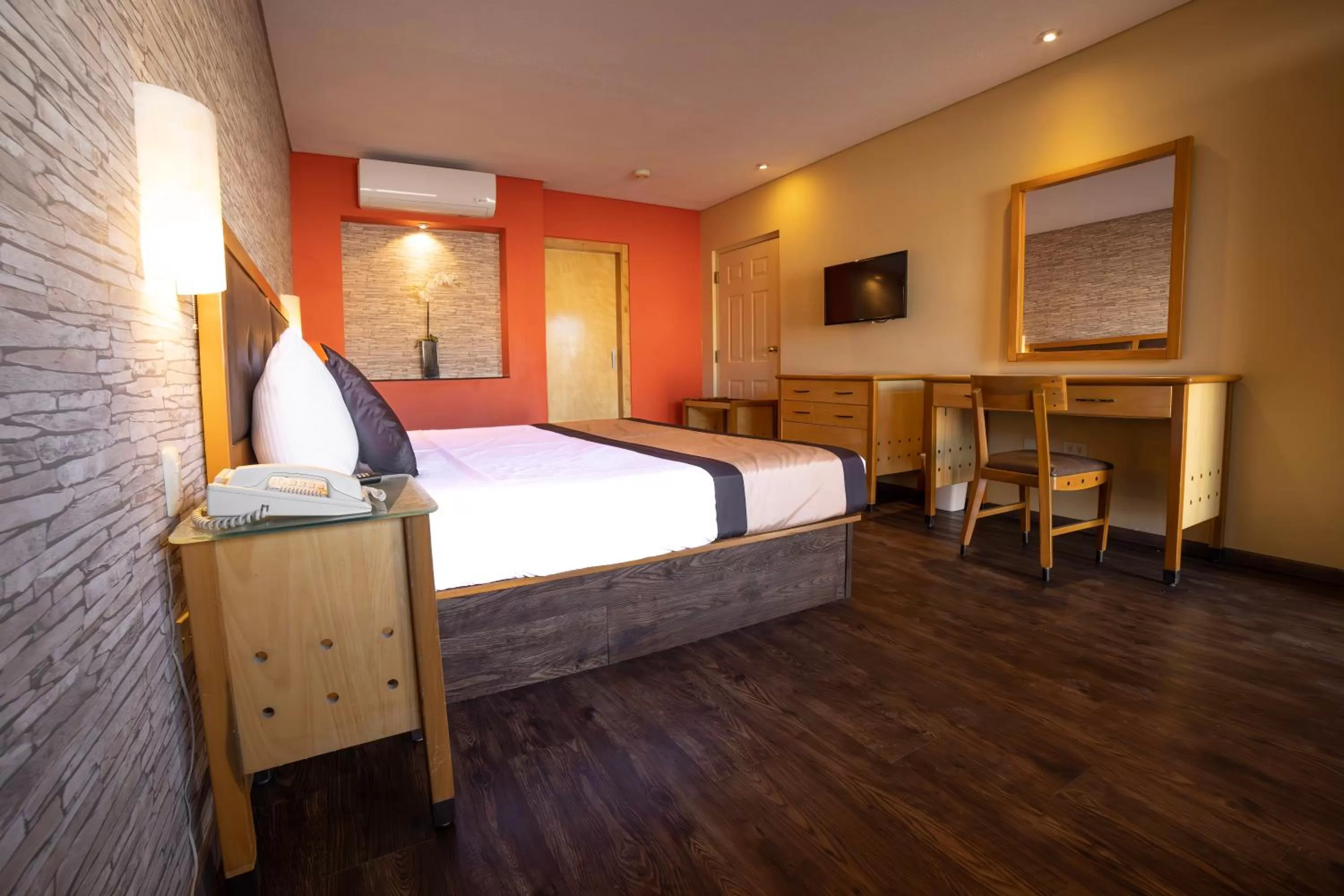 Photo of the whole room, Bed in Hotel Colonial Hermosillo