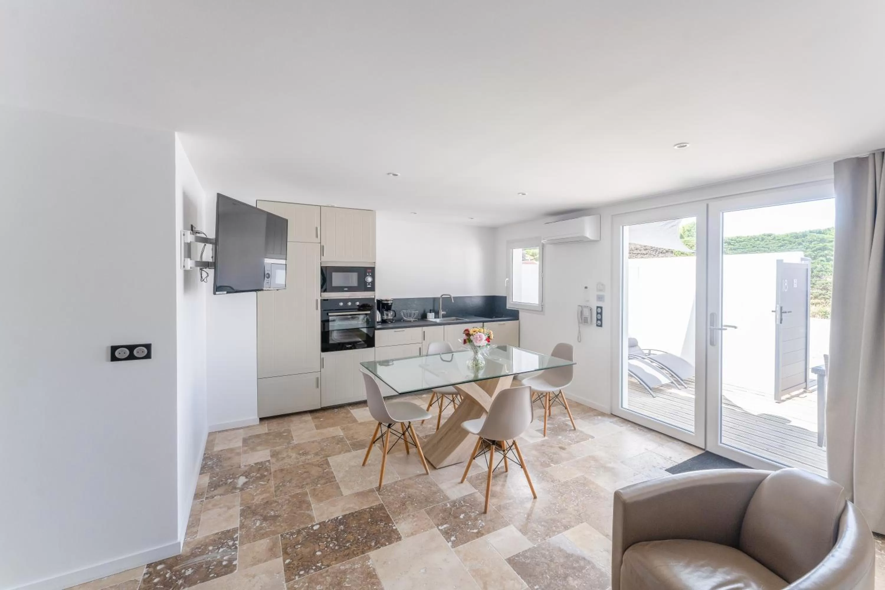 Kitchen or kitchenette in Hôtel Restaurant & Spa Plaisir