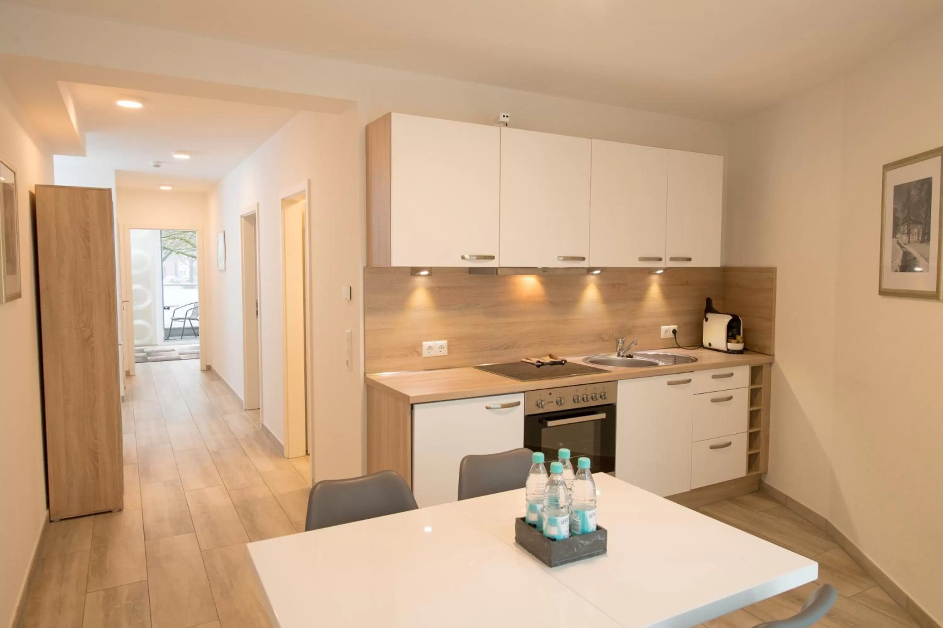 Kitchen or kitchenette, Kitchen/Kitchenette in GLEUEL INN - digital hotel & serviced apartments & boardinghouse mit voll ausgestatteten Küchen