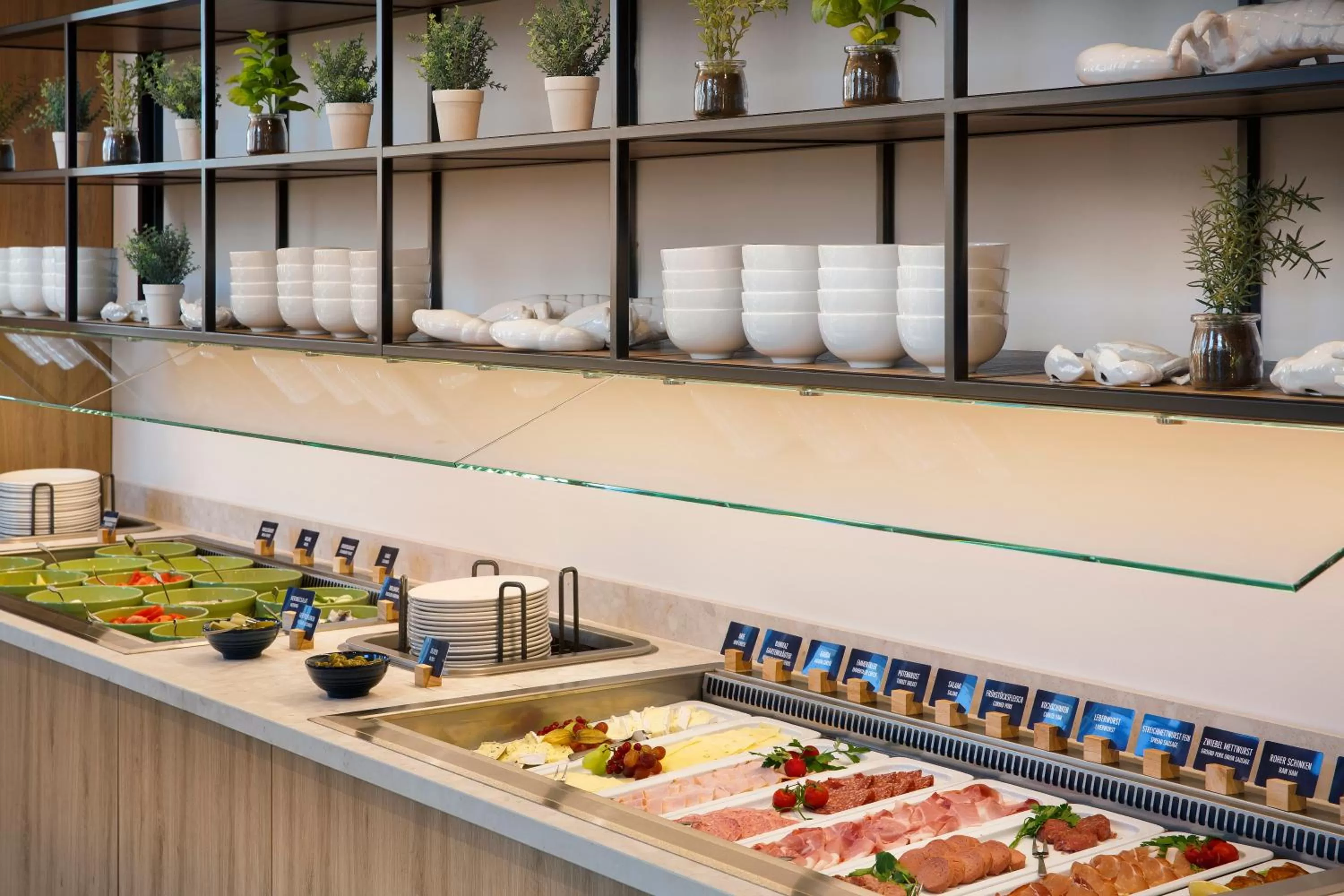 Food and drinks in Holiday Inn - Hamburg - HafenCity by IHG