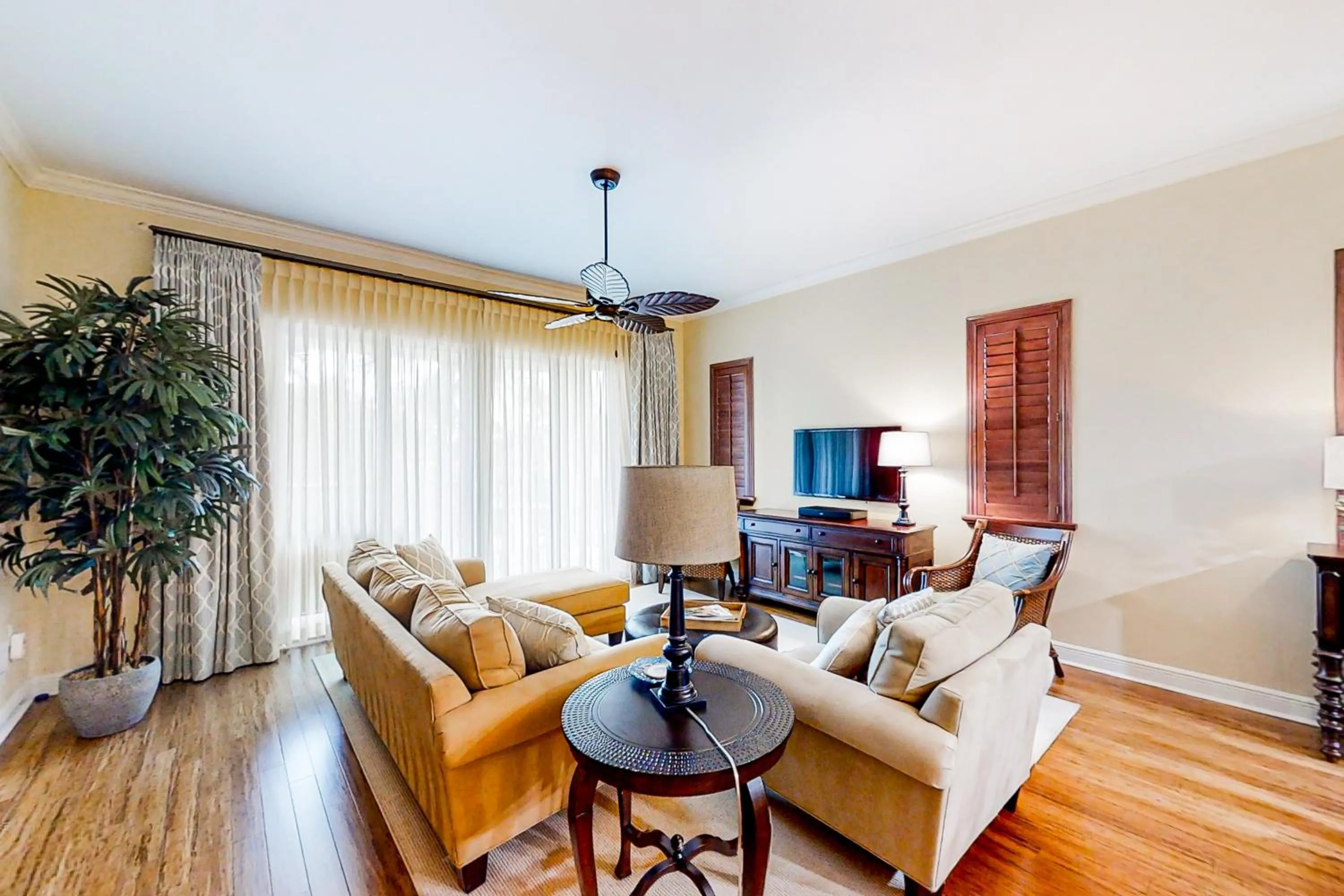 Seating Area in Naples Bay Resort The Cottages