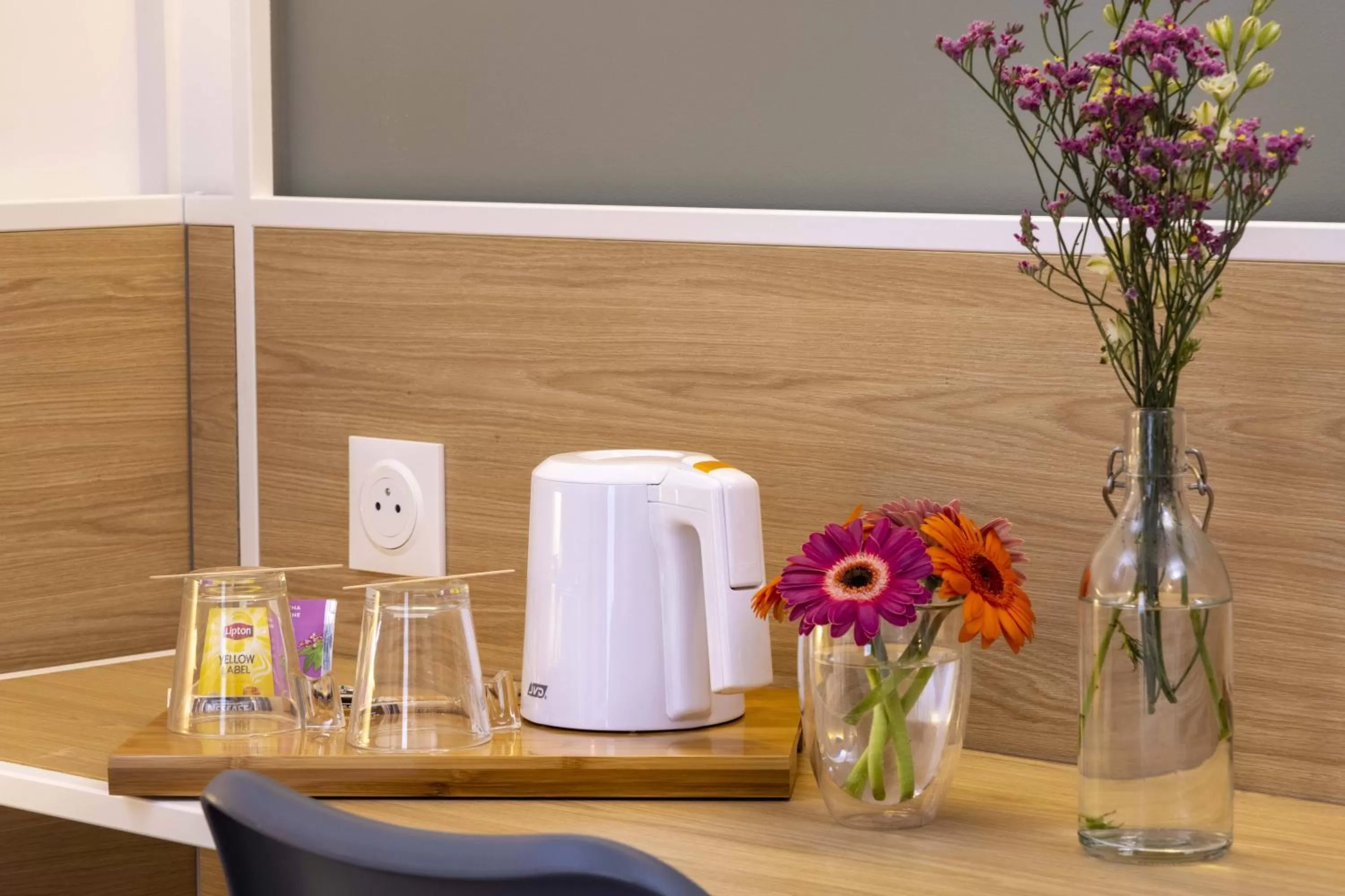 Coffee/tea facilities in Hotel Paris Louis Blanc