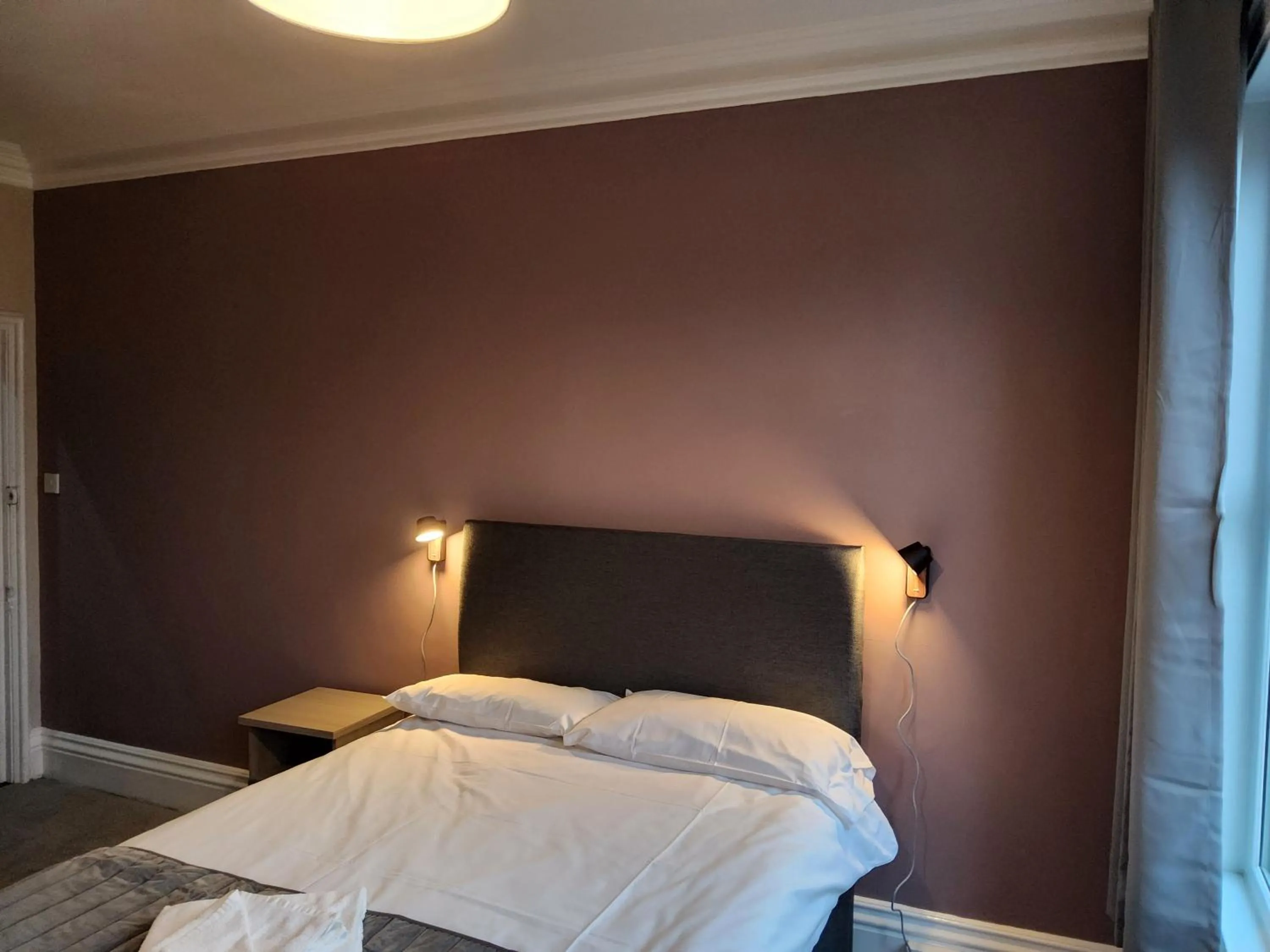 Bedroom, Bed in The Avenue Hotel