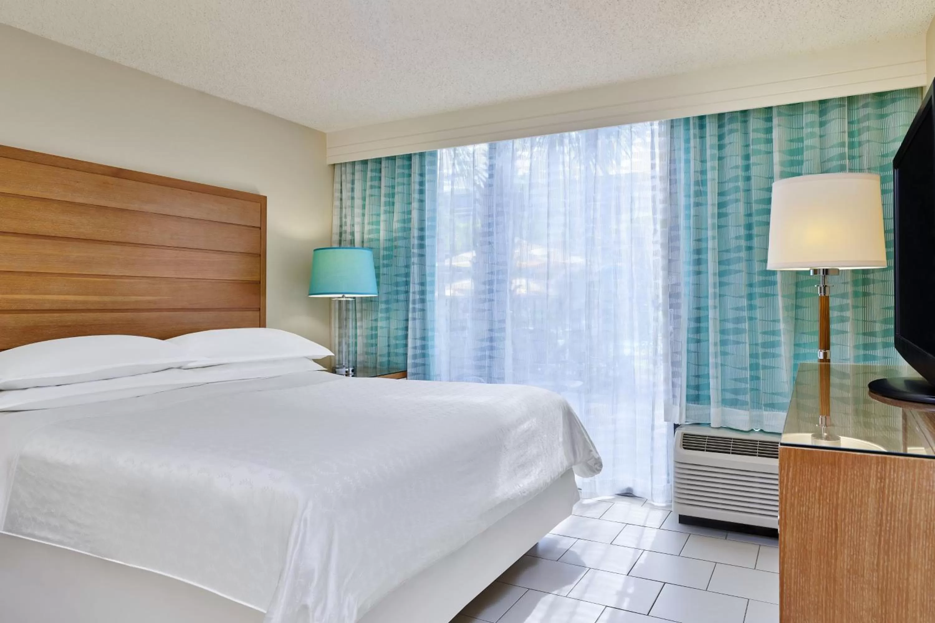 Photo of the whole room, Bed in Sheraton Orlando Lake Buena Vista Resort