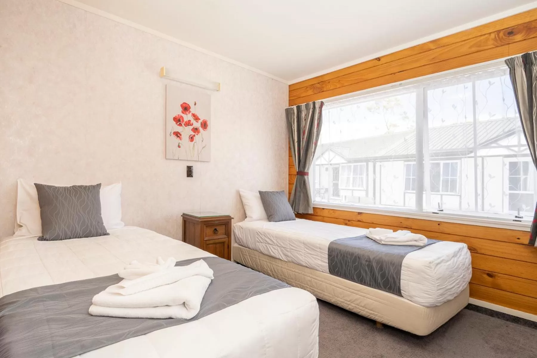 Bed in Tudor Park Motel Spacious with kitchens 1 minute walk to restaurant and shopping centre and Gisborne Hospital