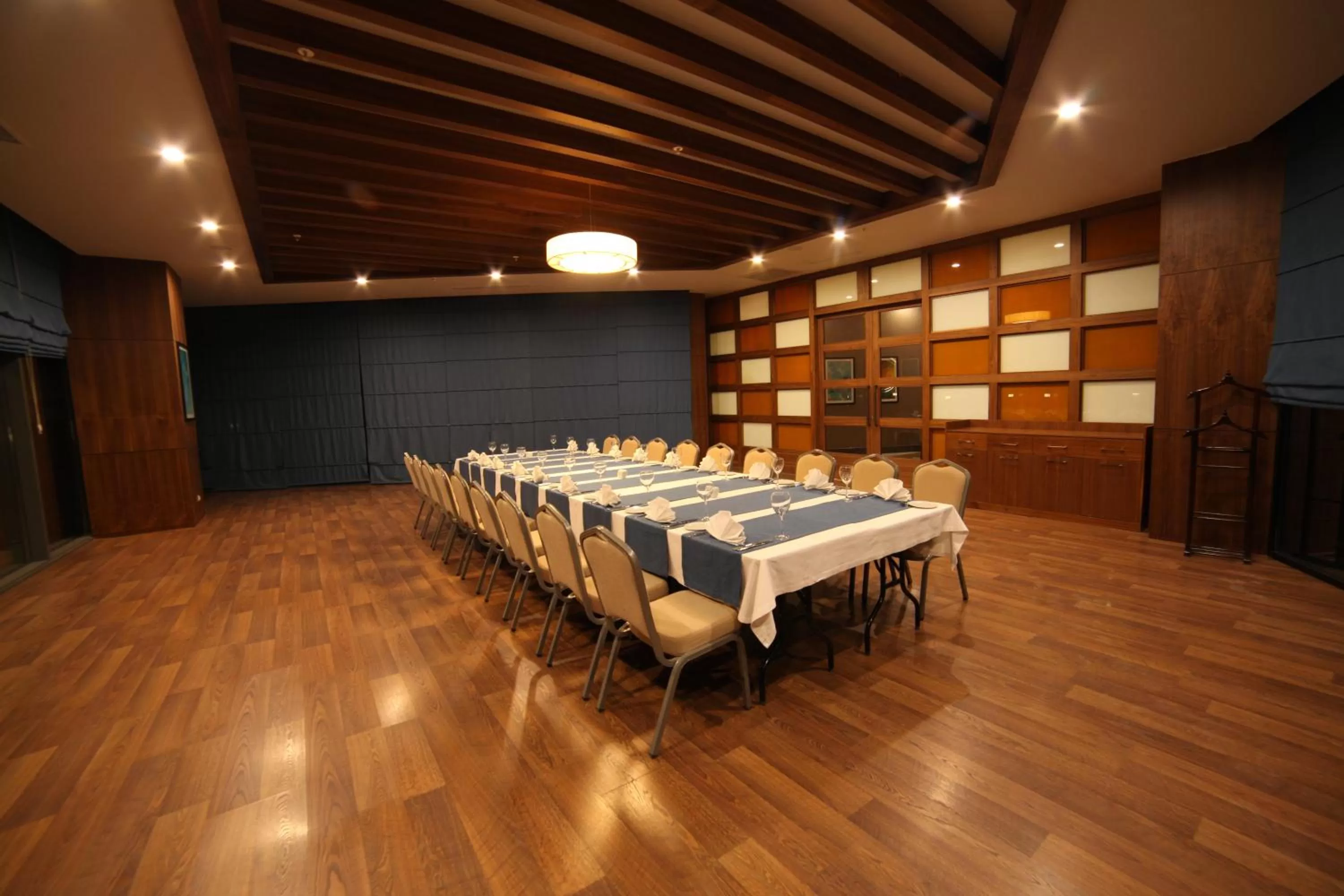 Restaurant/places to eat in Ramada Plaza By Wyndham Konya