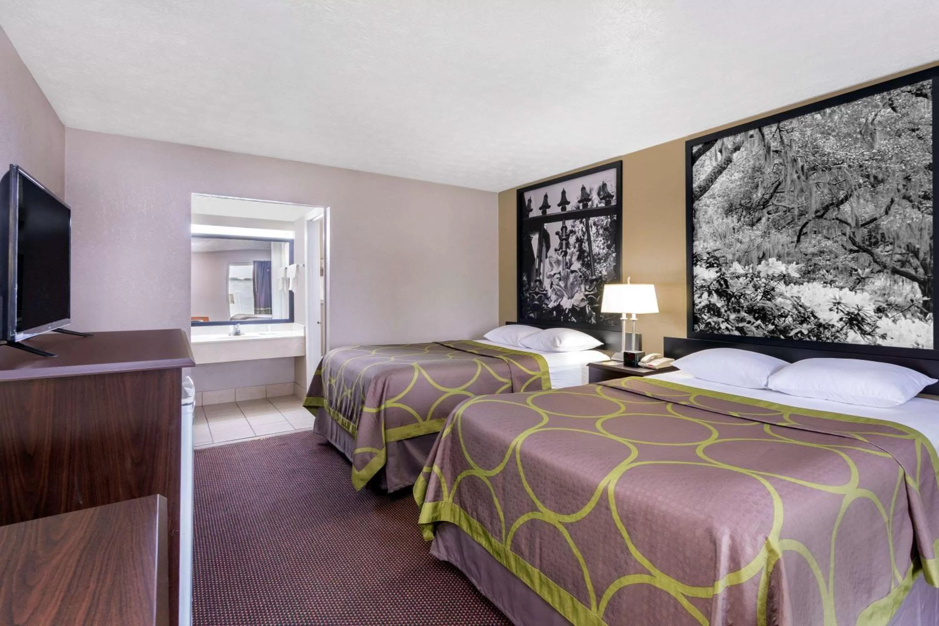 Photo of the whole room, Bed in Super 8 by Wyndham Locust Grove