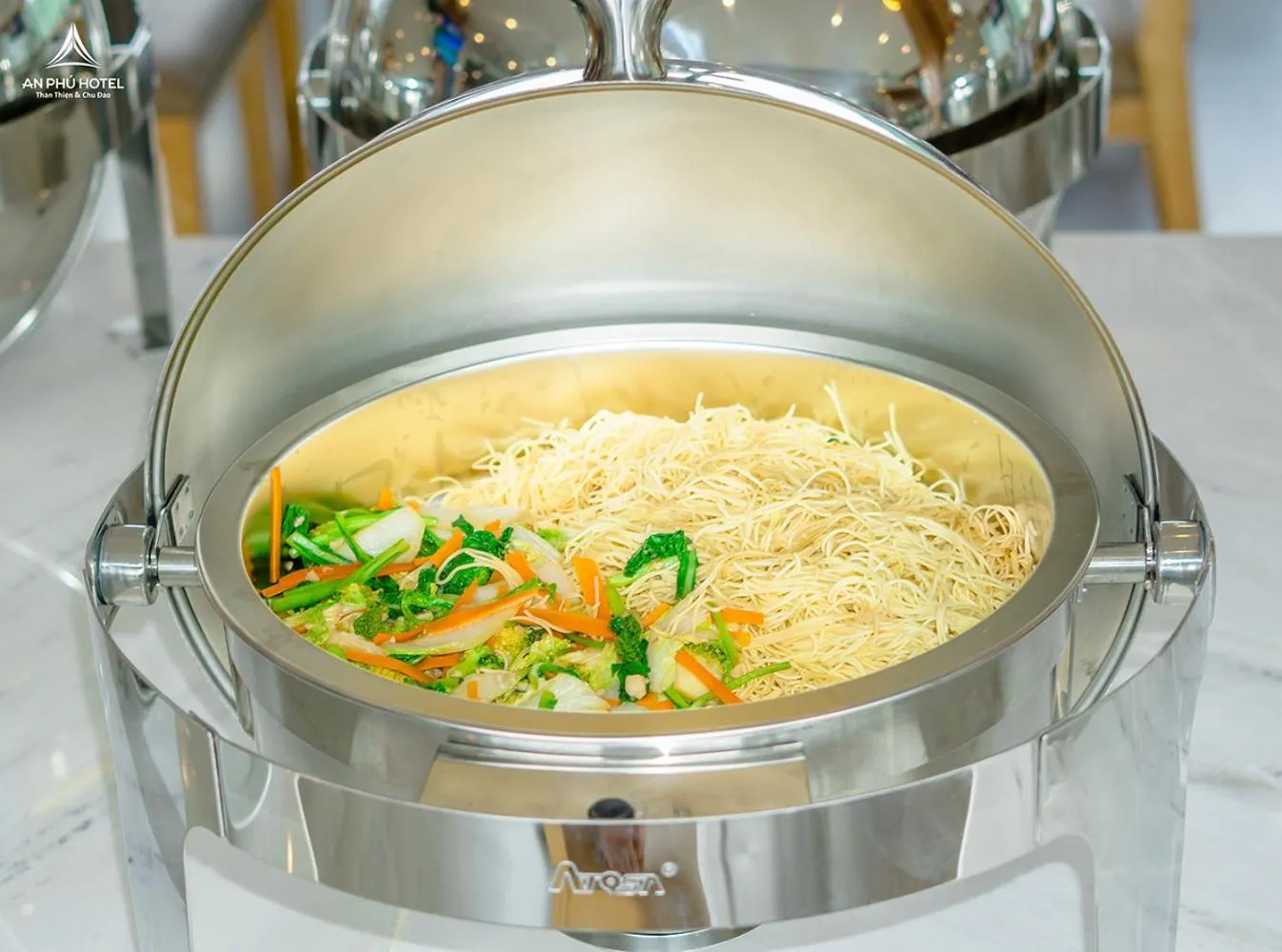 Restaurant/places to eat in An Phu Hotel