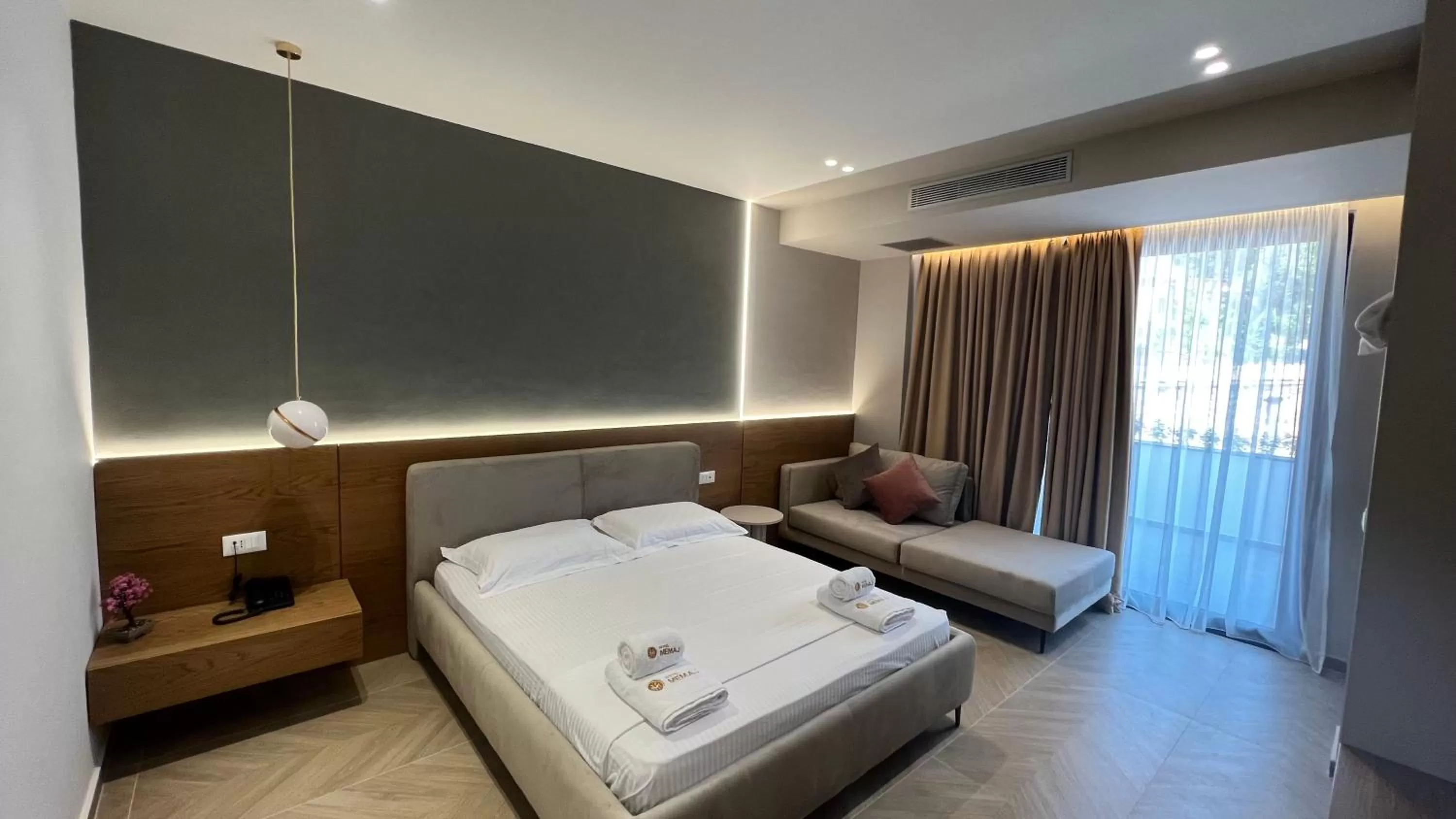 Living room, Bed in Hotel Memaj