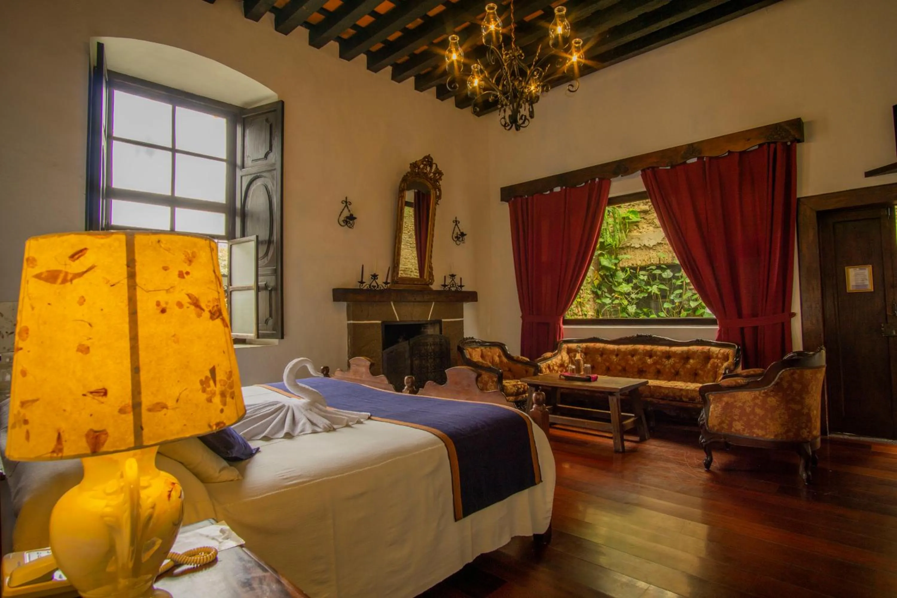 Bed in Hotel Posada de Don Rodrigo Antigua