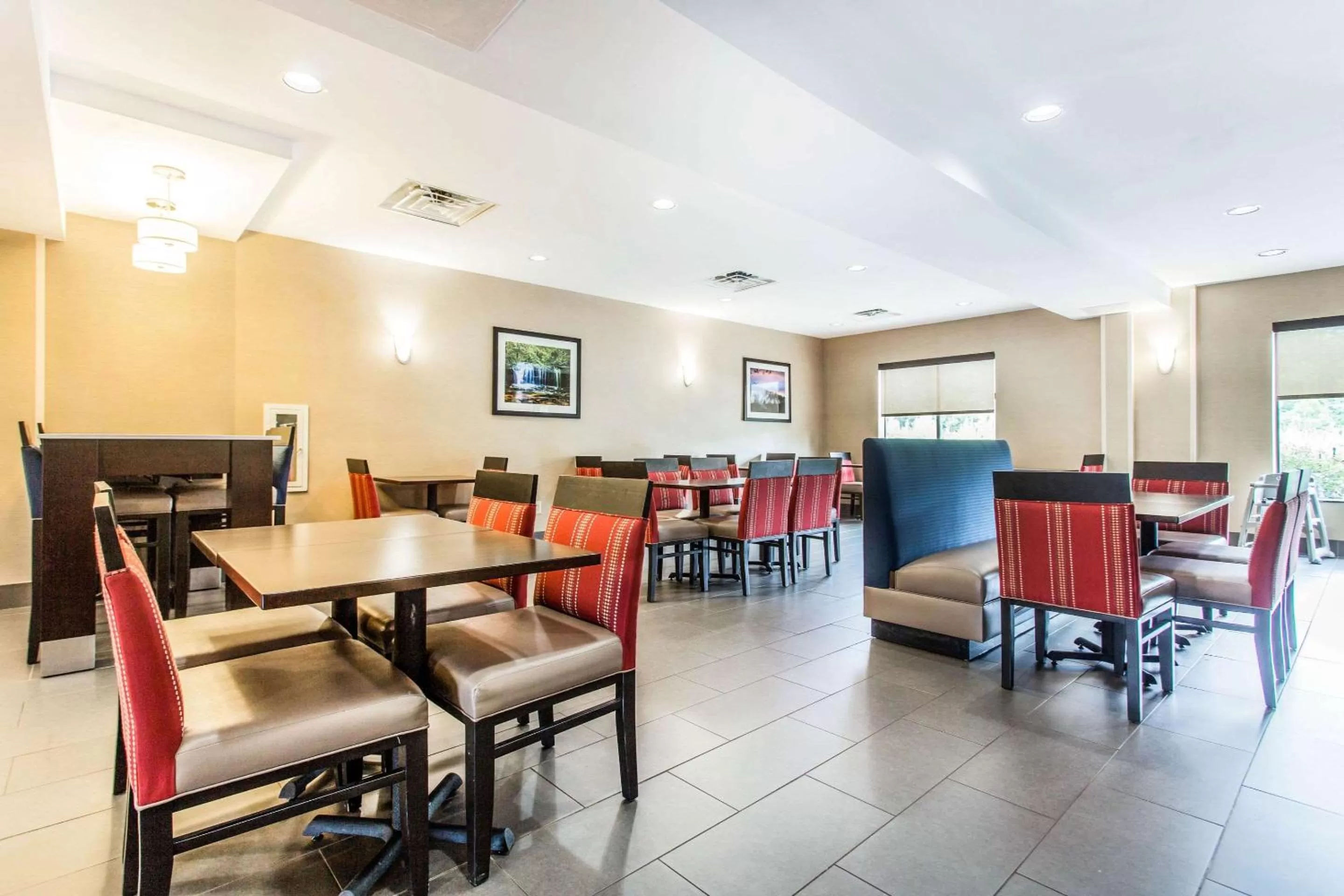 Restaurant/places to eat in Comfort Suites Clinton near Presbyterian College