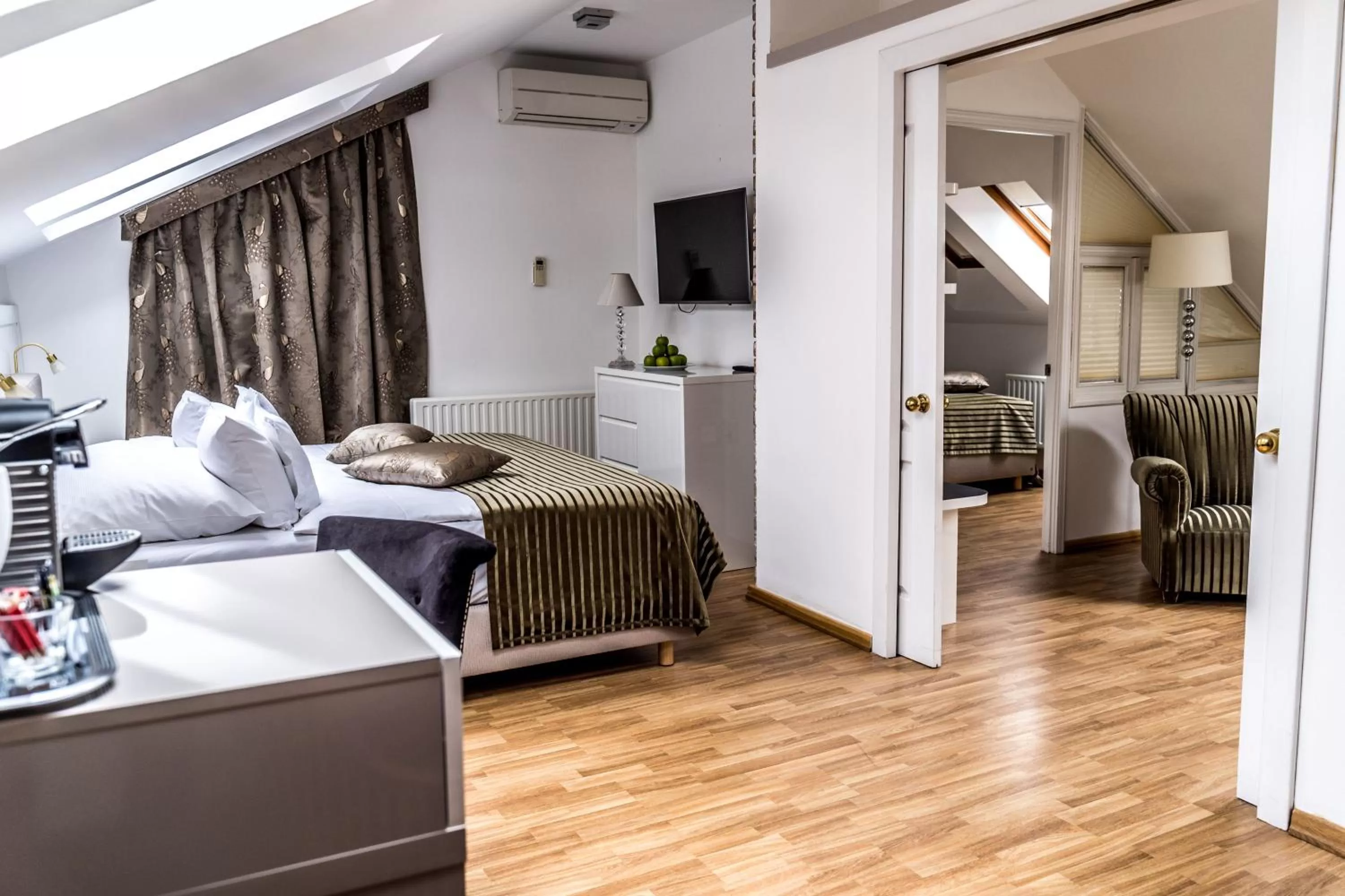 Photo of the whole room, Bed in Hotel Julian