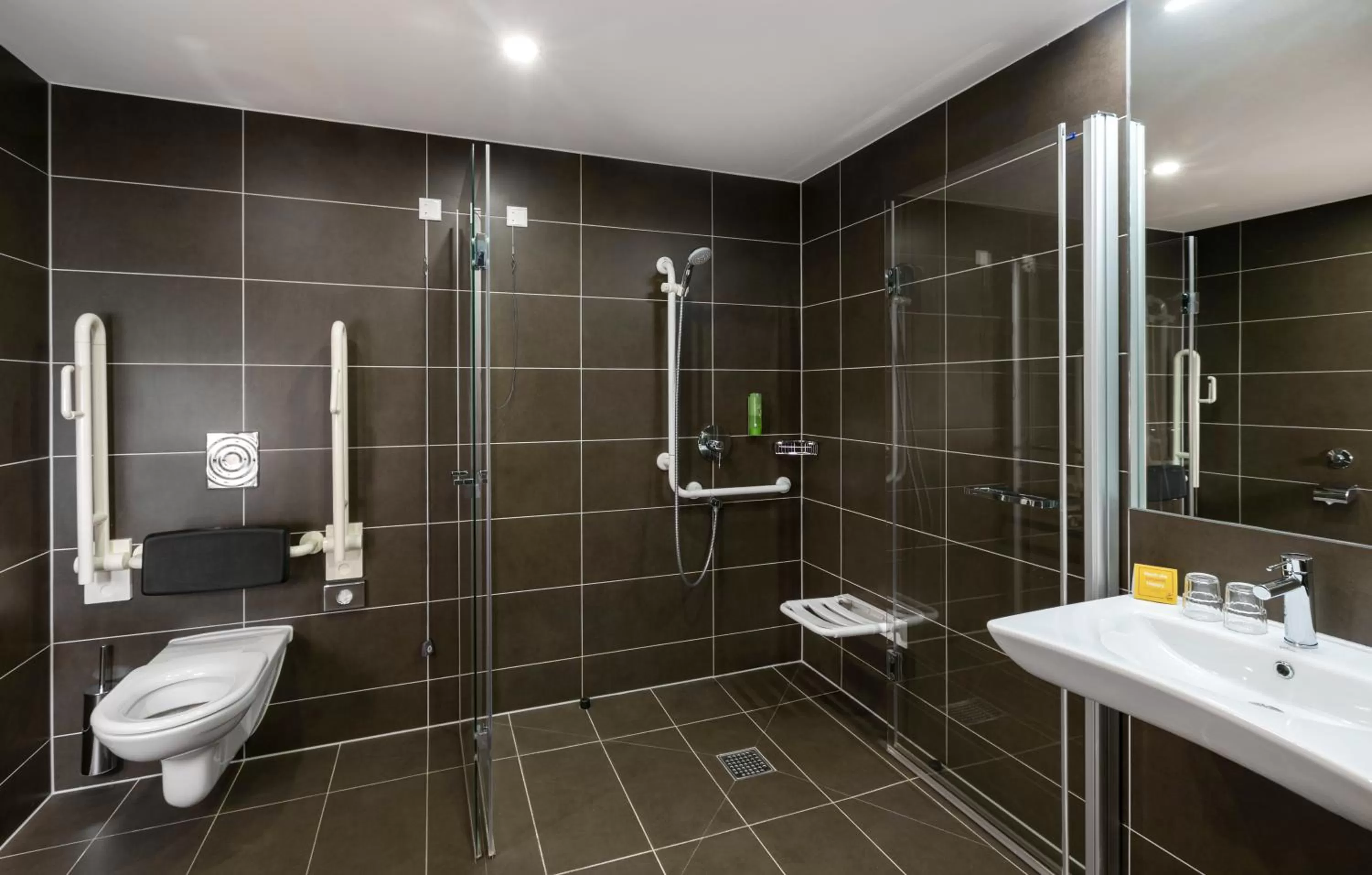 Bathroom in JUFA Hotel Hamburg HafenCity