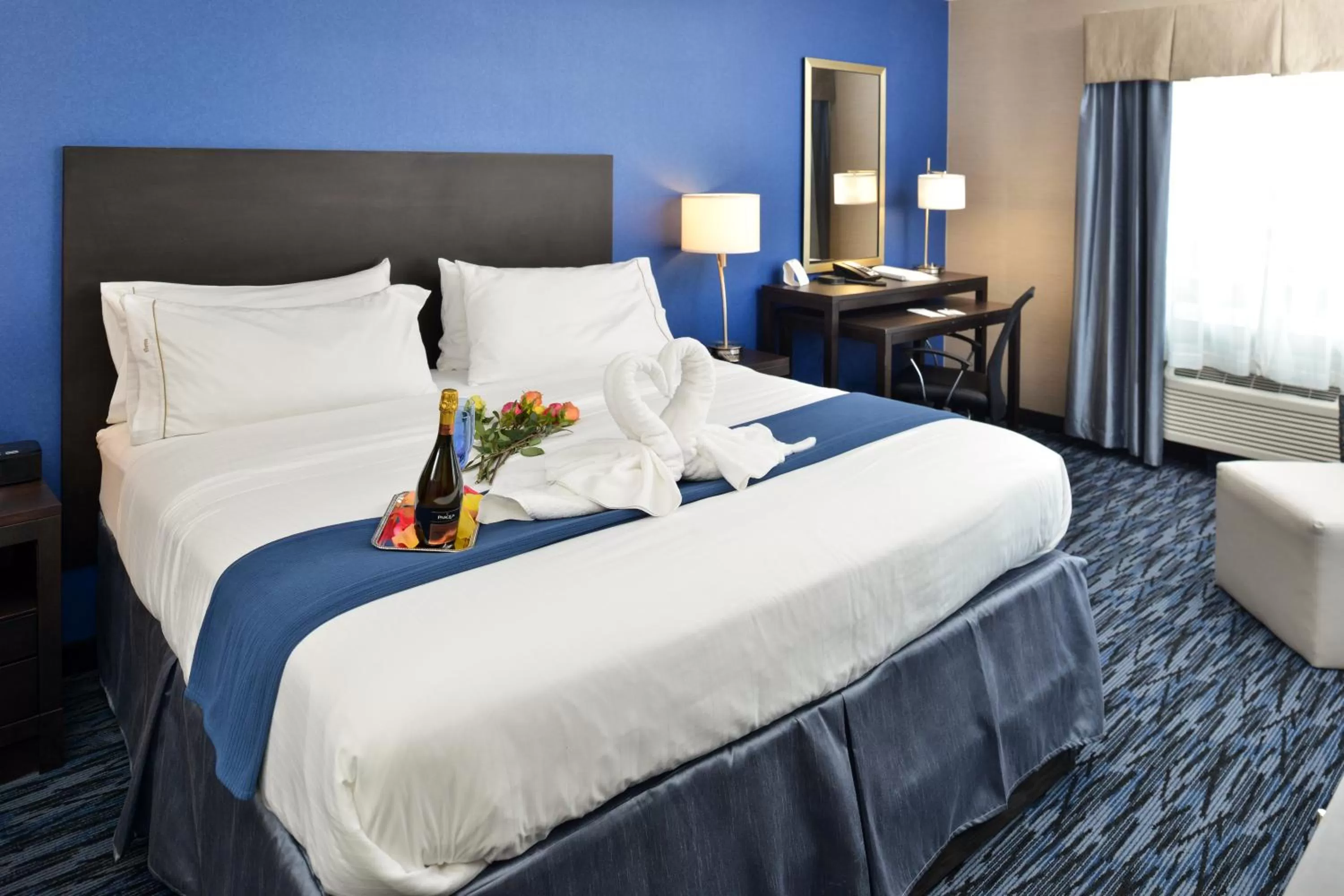 Day, Bed in Holiday Inn Express & Suites Peekskill-Lower Hudson Valley by IHG
