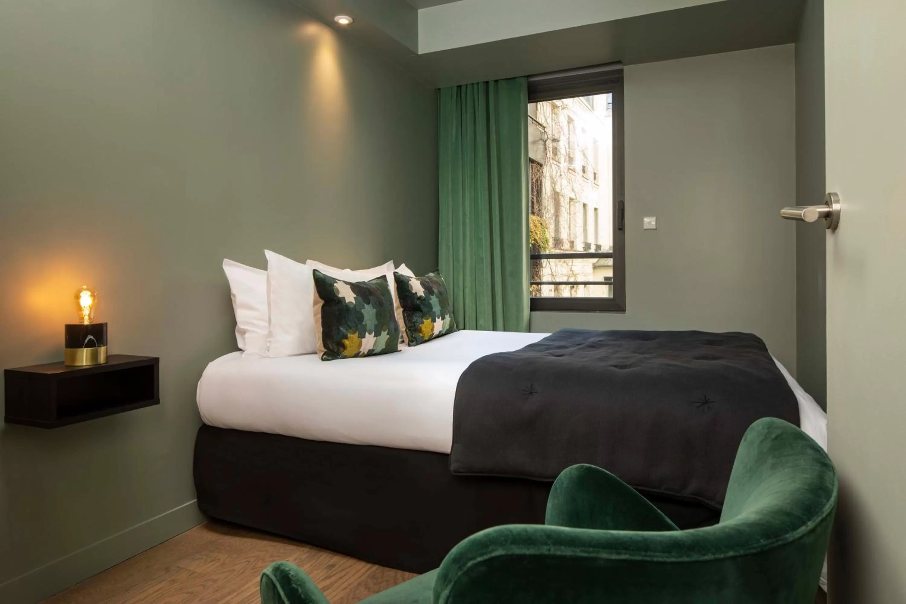 Bedroom, Bed in Le Rayz Vendome