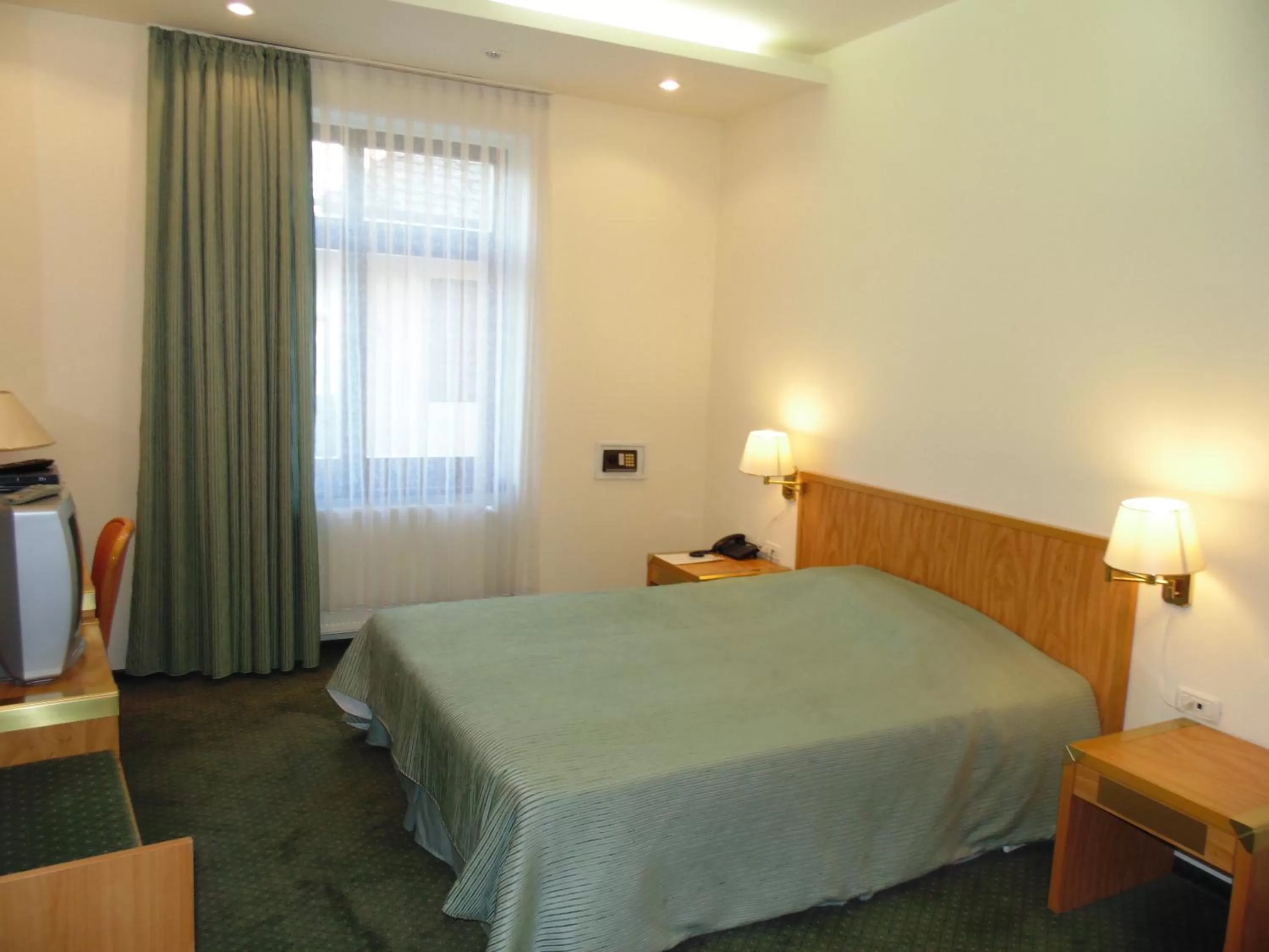 Bed in Curtea Brasoveana