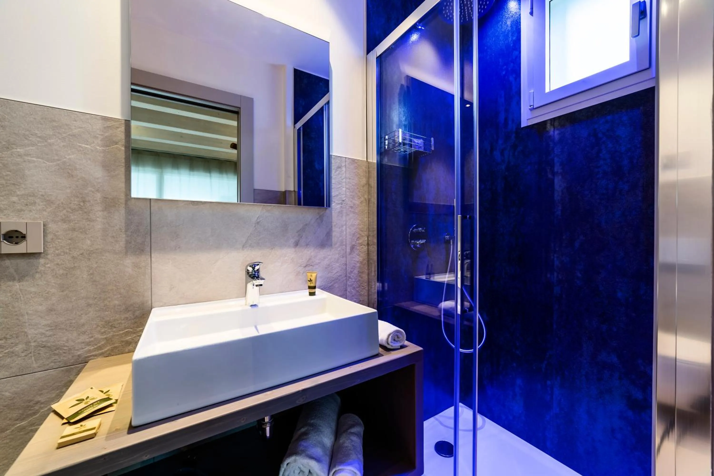 Shower in Lamasu RioVerde - Lago di Garda