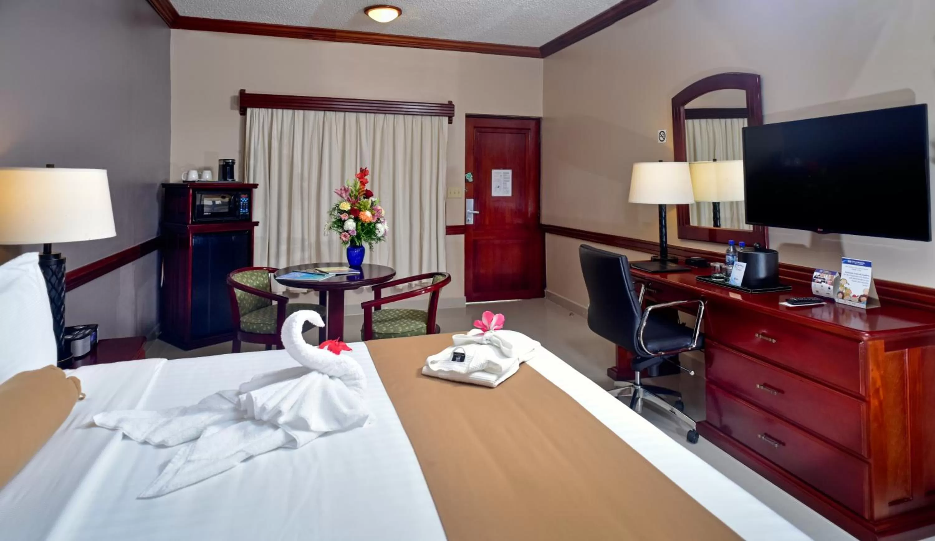 Photo of the whole room, Bed in Best Western Plus Belize Biltmore Plaza