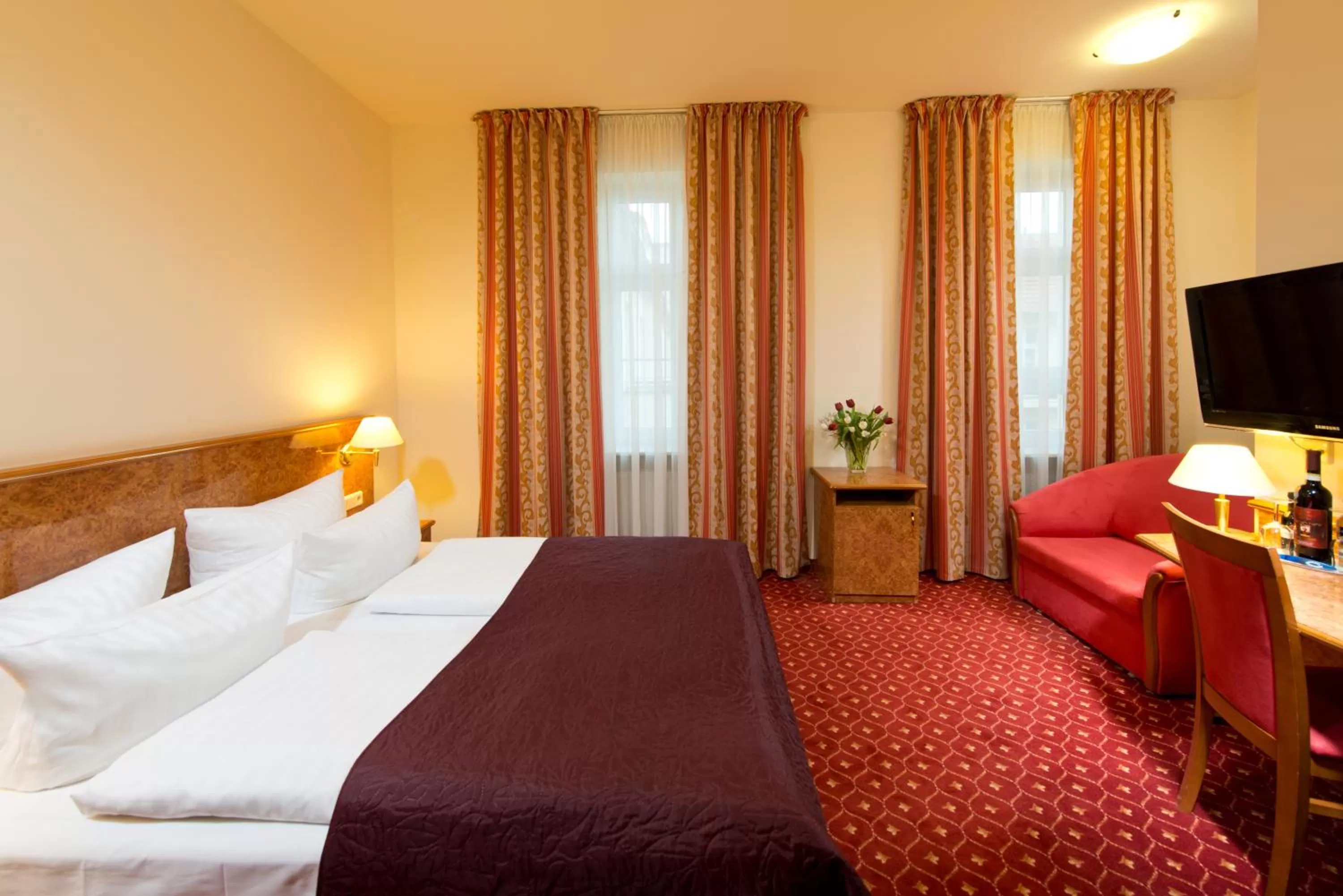 Photo of the whole room, Bed in Hotel & Apartments Zarenhof Berlin Prenzlauer Berg