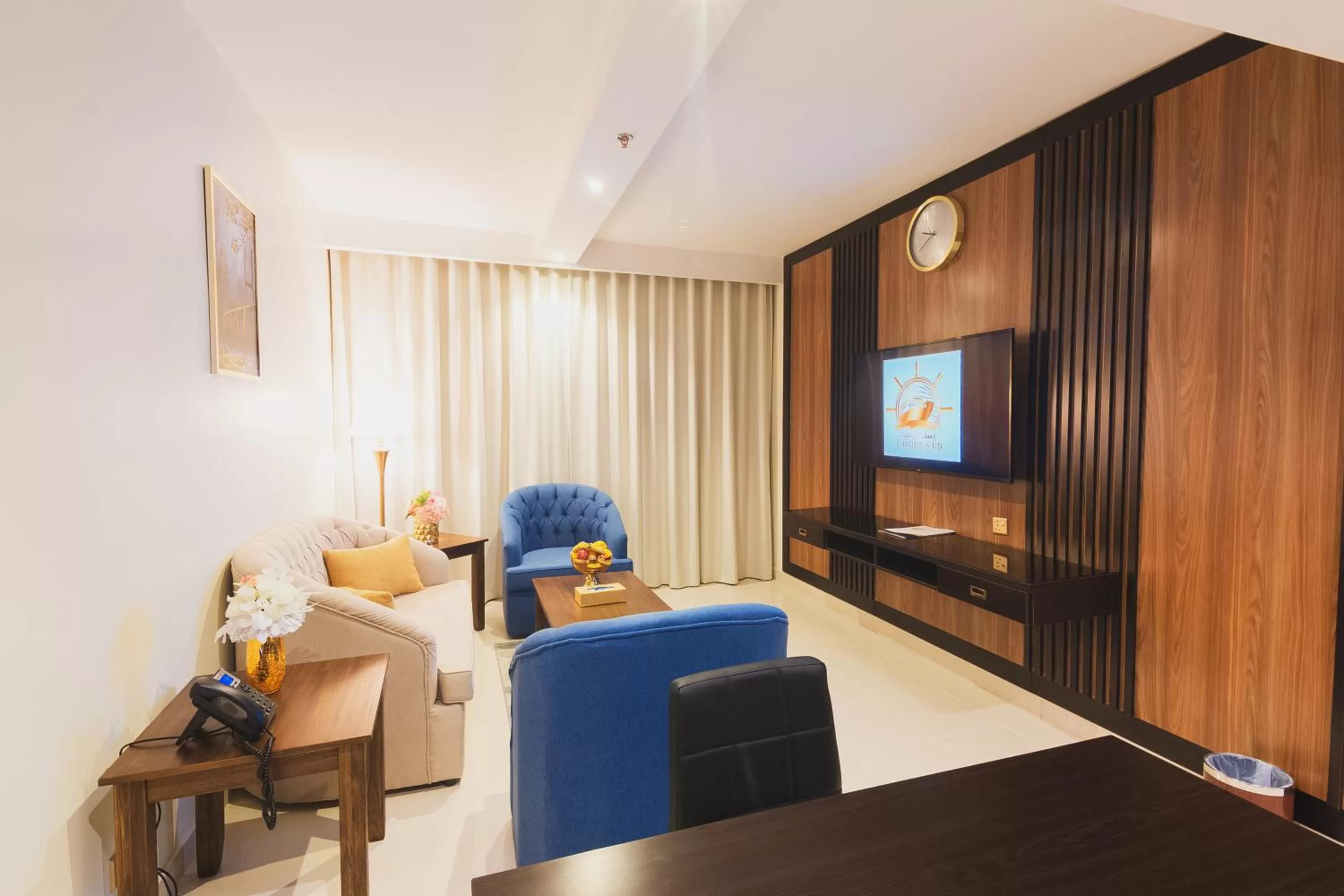 Living room, Bed in Golden Ship Hotel