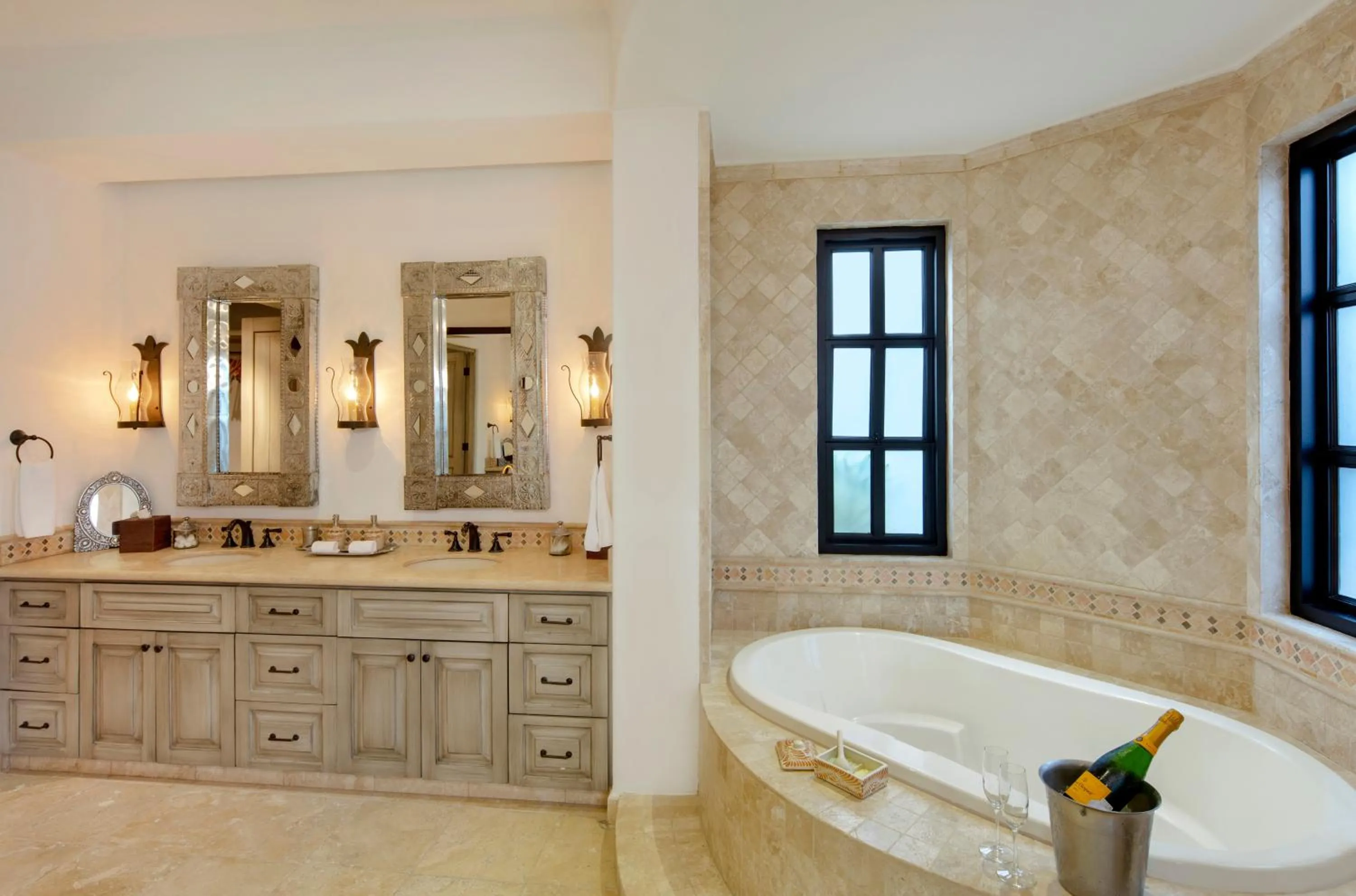 Esperanza, Auberge Collection