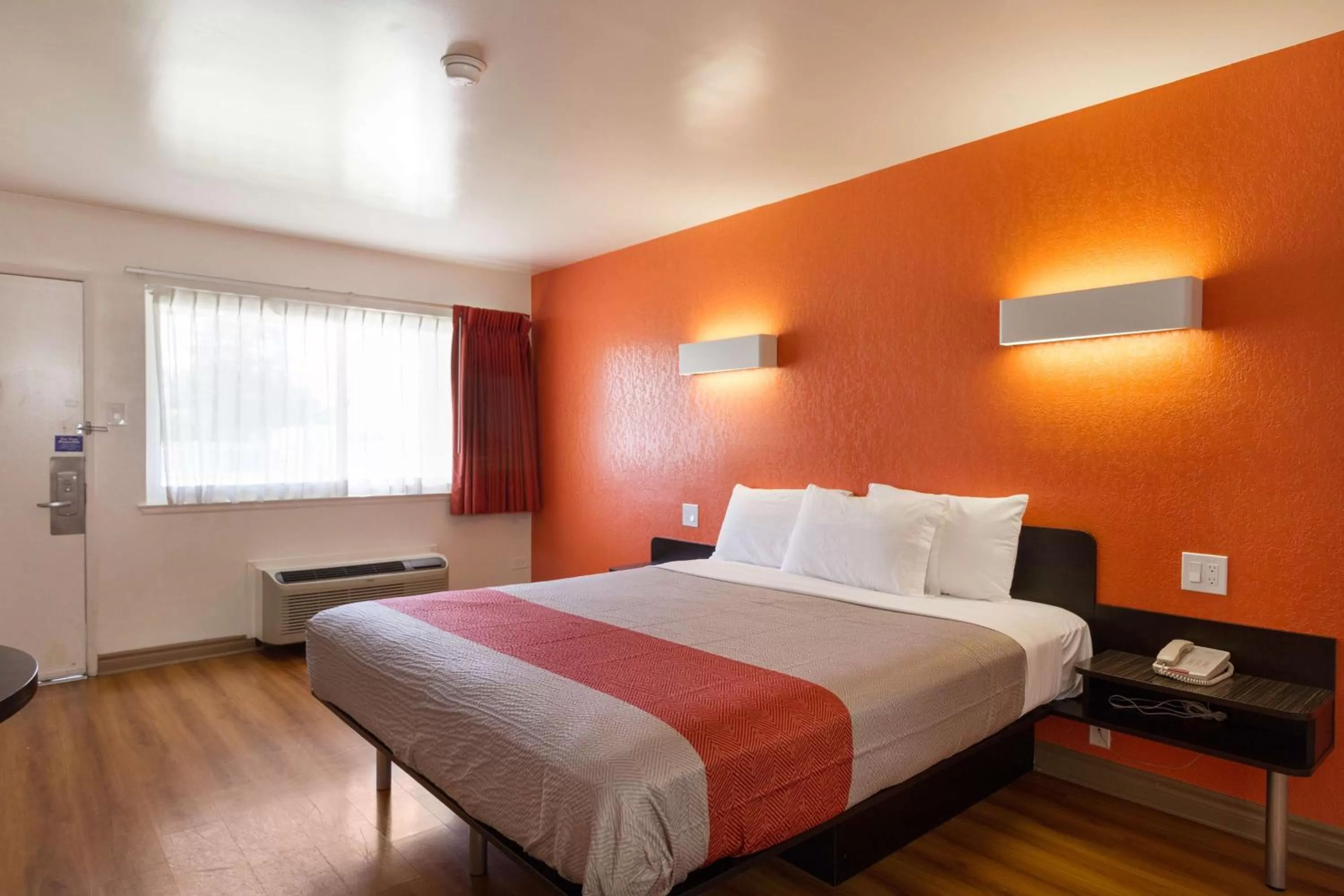 Bedroom, Bed in Motel 6-Claremont, CA