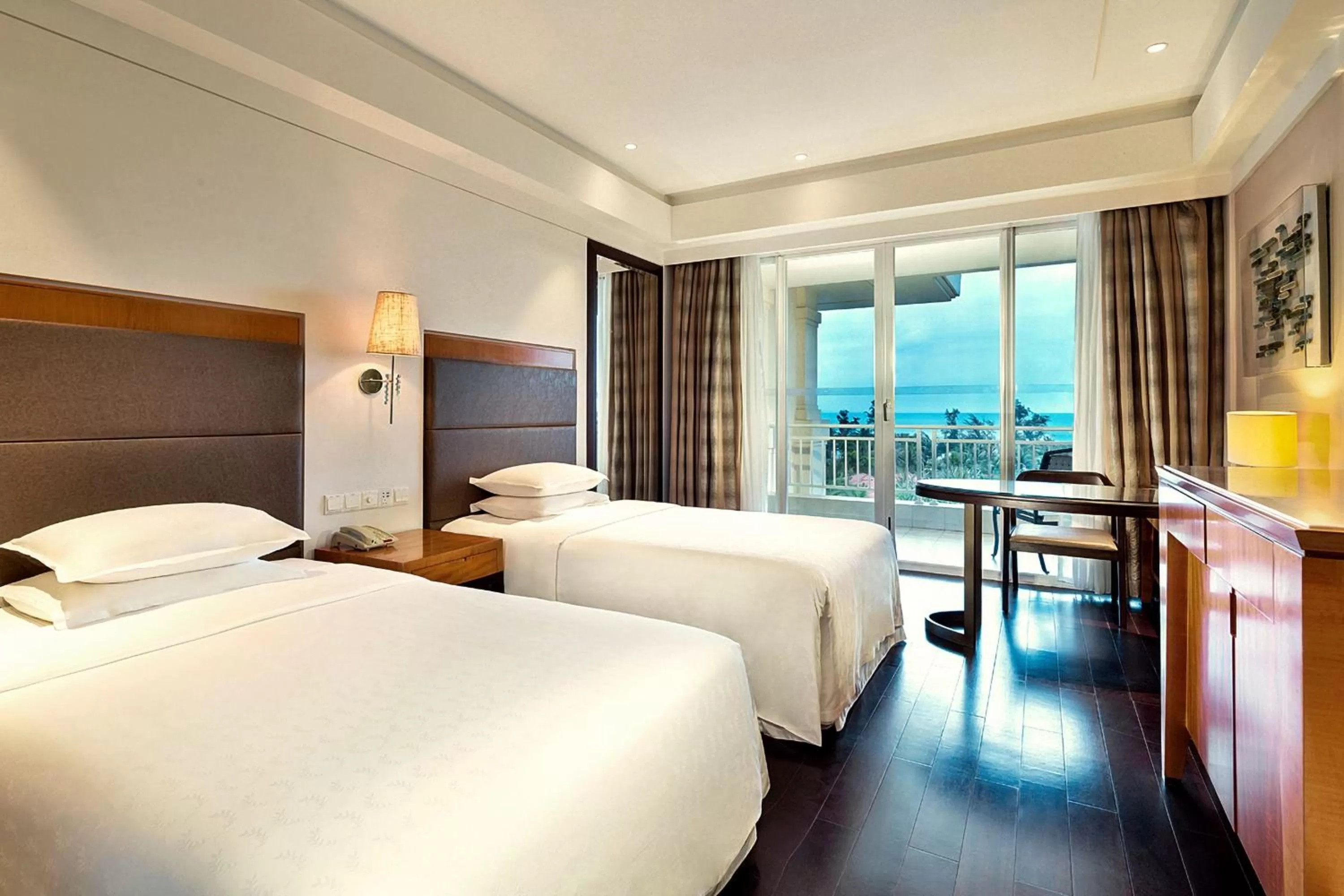 Bedroom, Bed in Sheraton Haikou Hotel