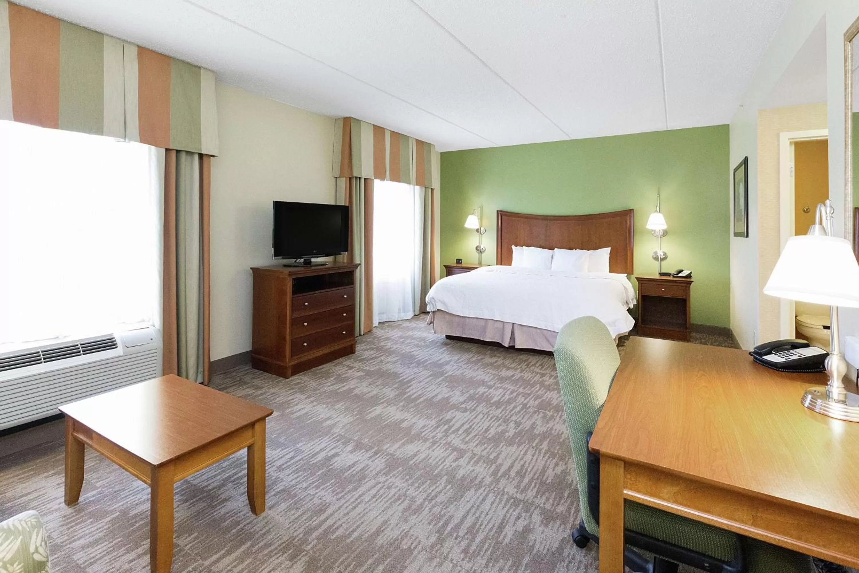 Bedroom, Bed in Hampton Inn & Suites Blairsville