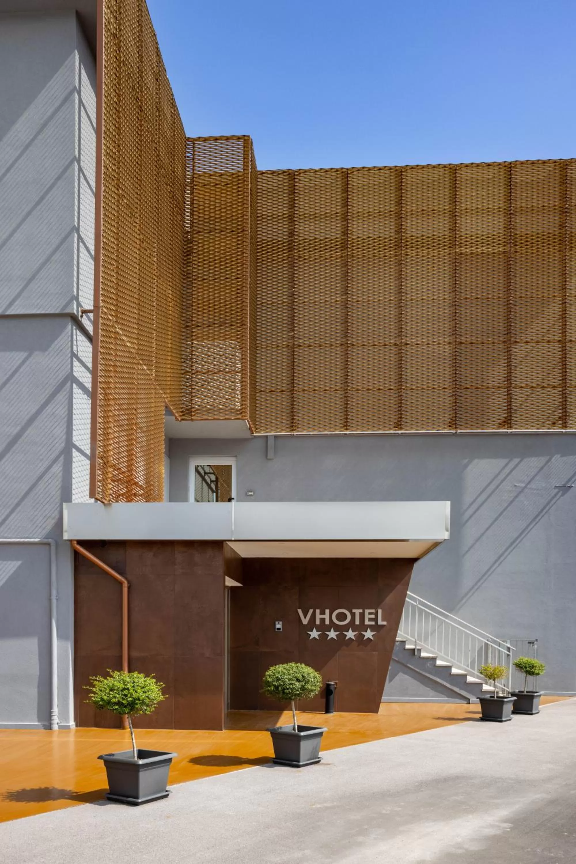 Facade/entrance in V Hotel