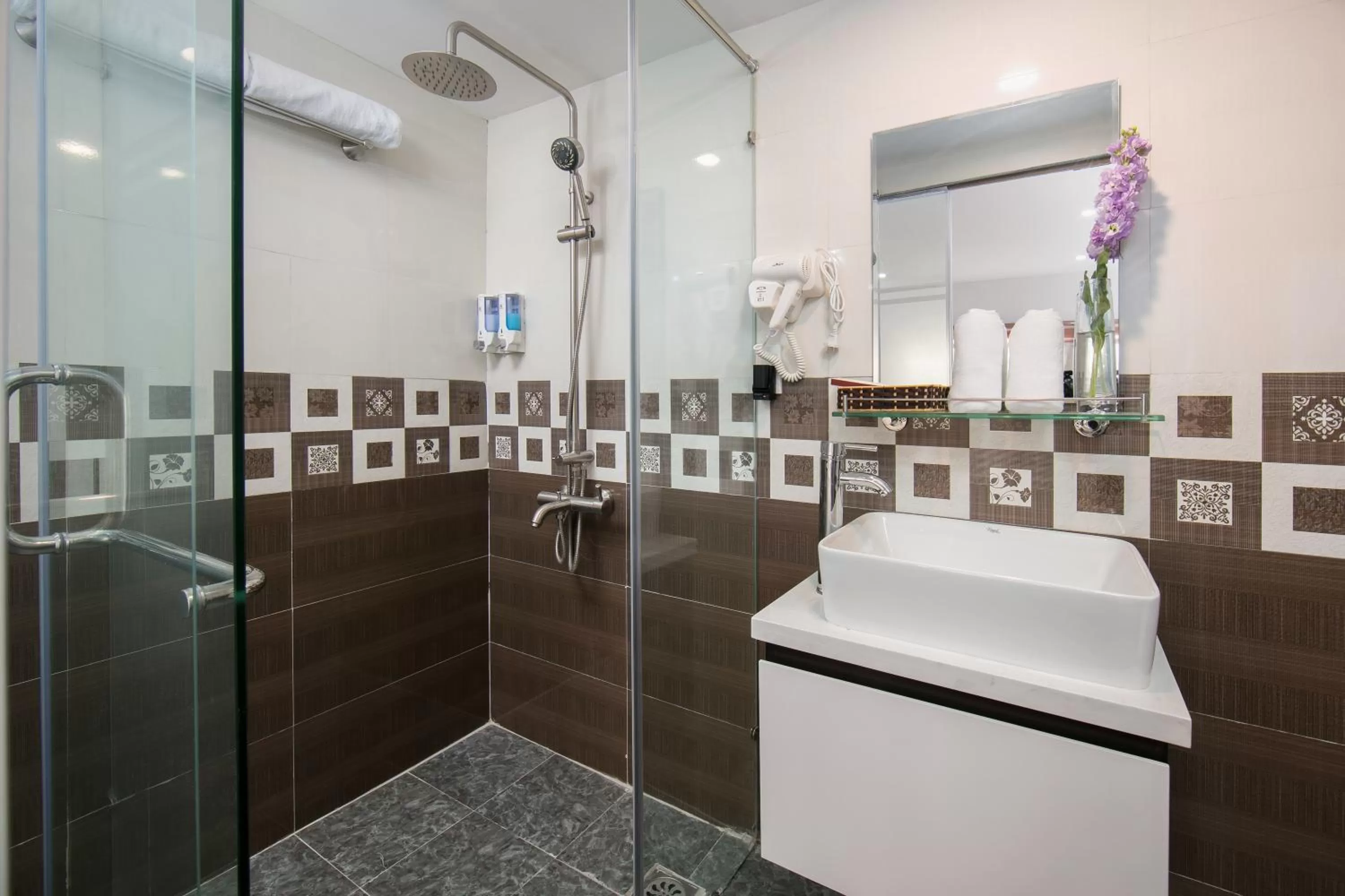 Shower in Hanoi Aria Central Hotel & Spa