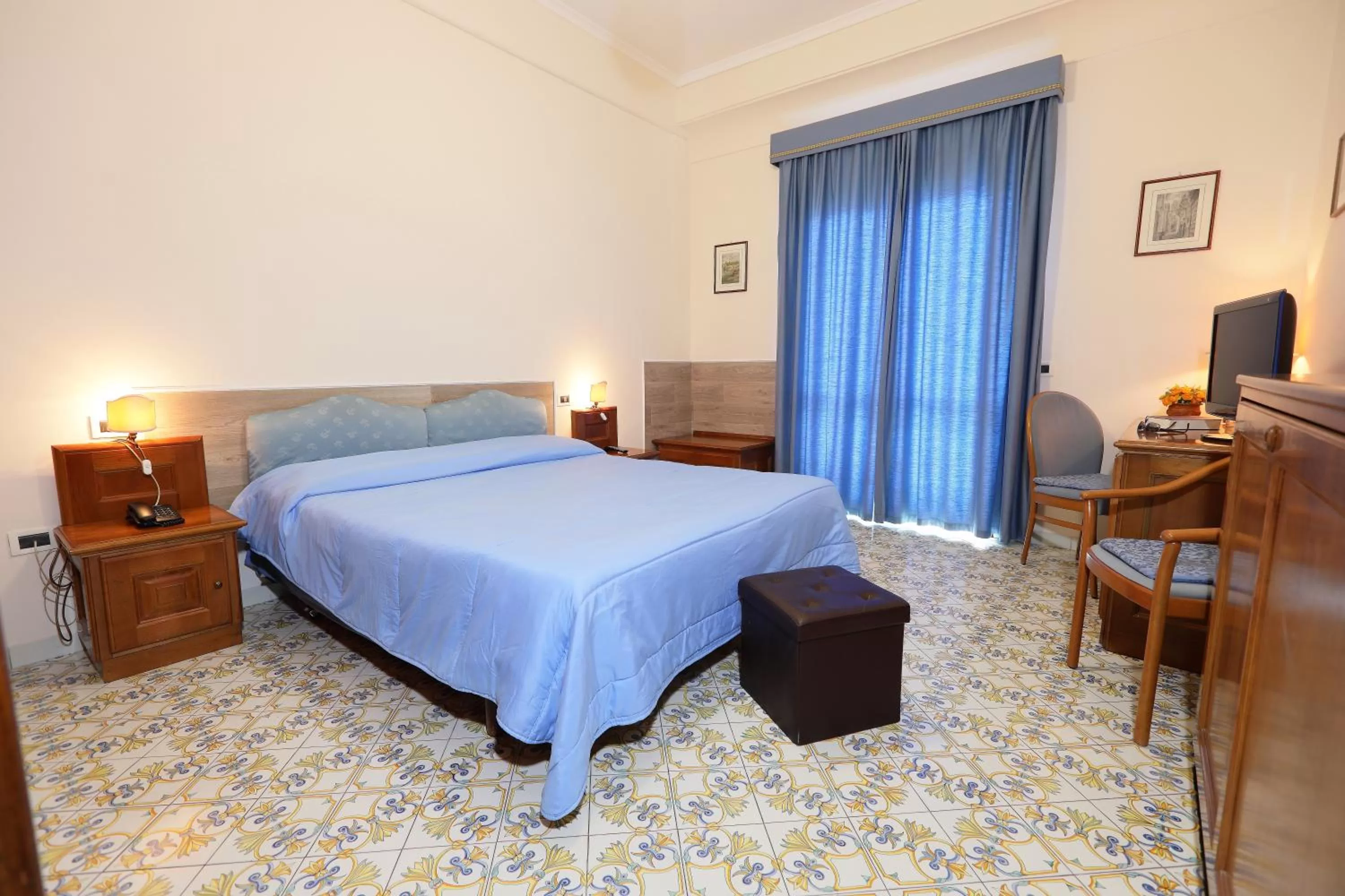 Bed in Hotel Mega Mare