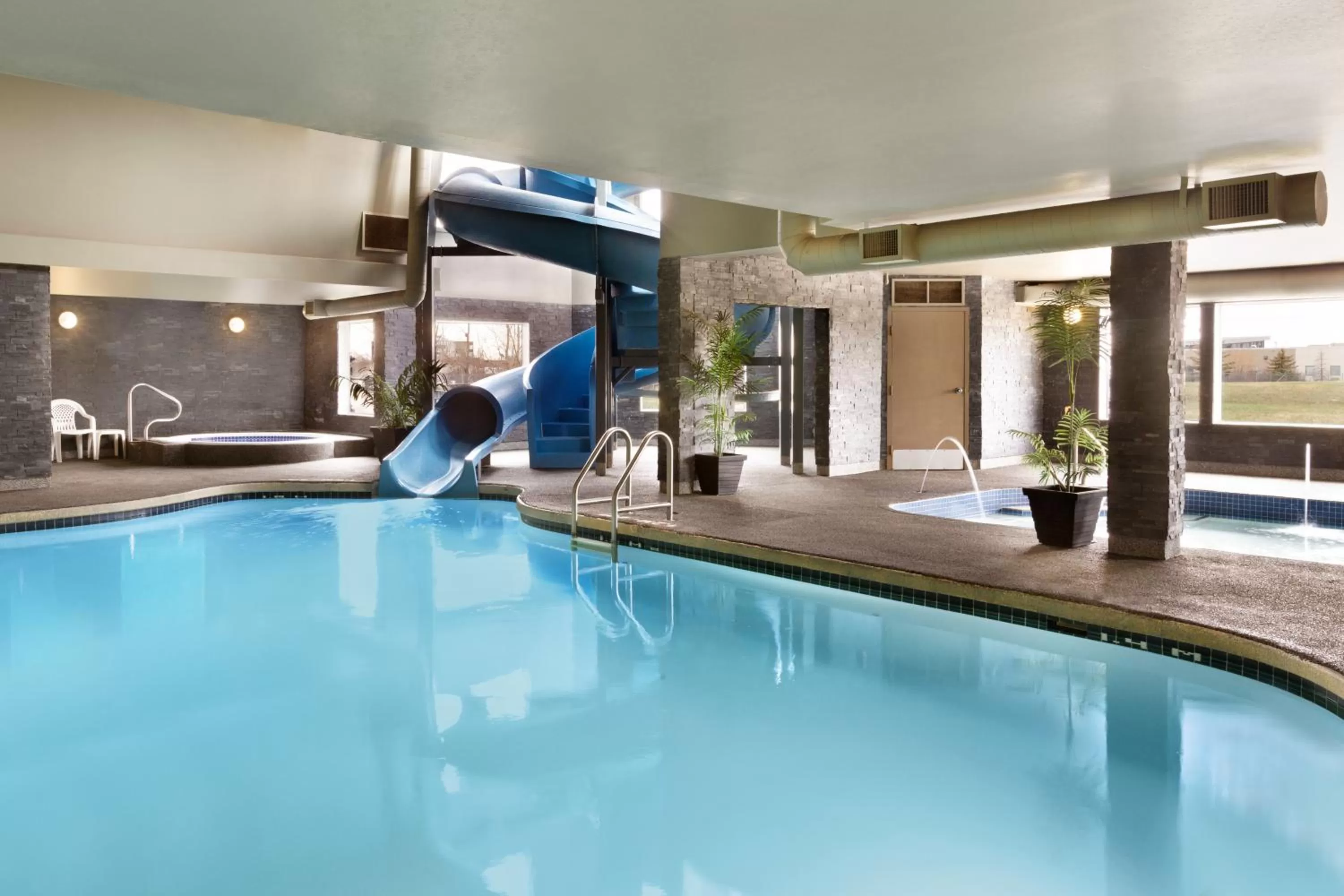 Swimming pool in Days Inn by Wyndham Regina