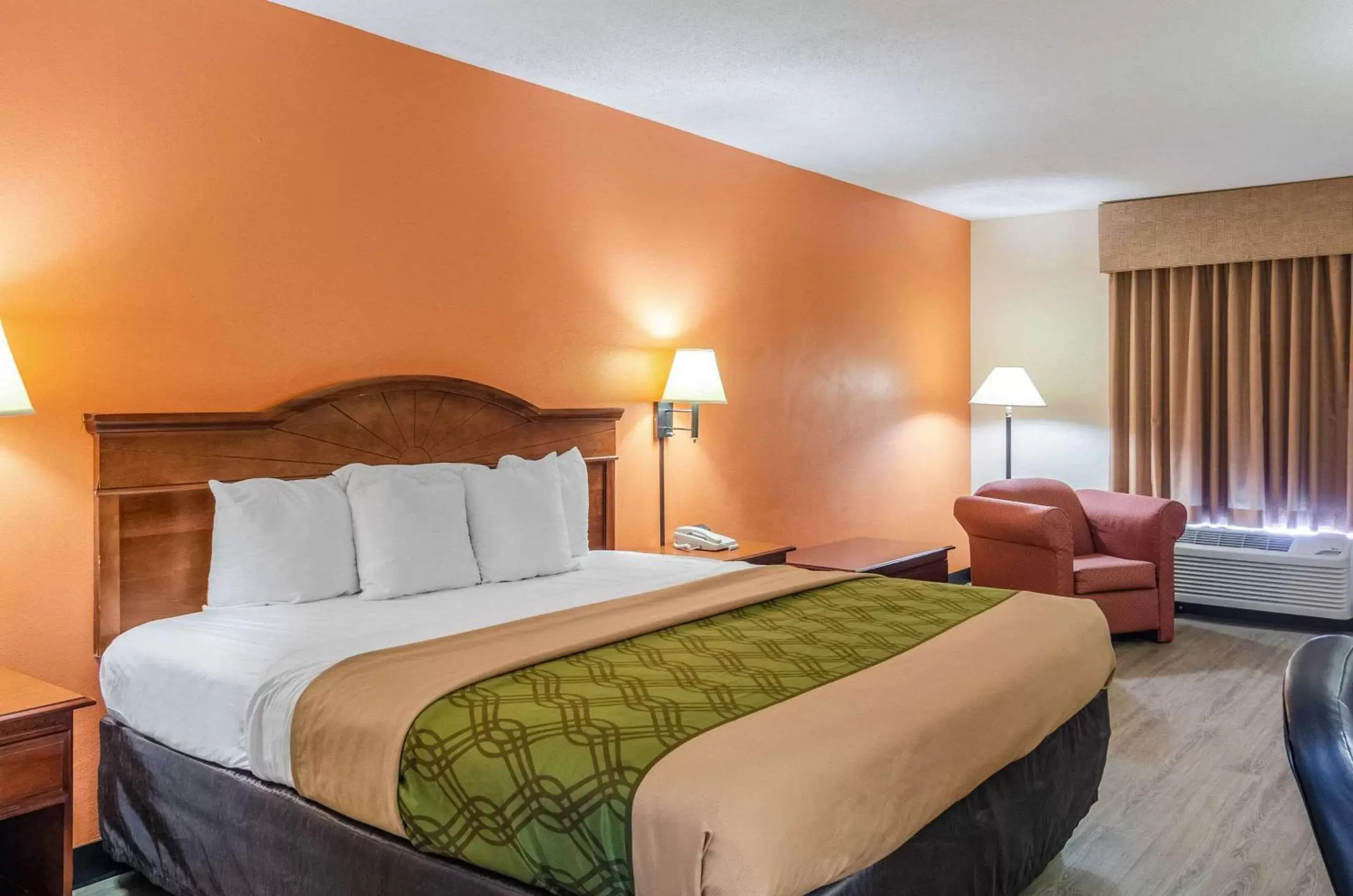 King Room - Accessible/Smoking in Econo Lodge Inn & Suites King Room - Accessible/Smoking in Econo Lodge Inn & Suites