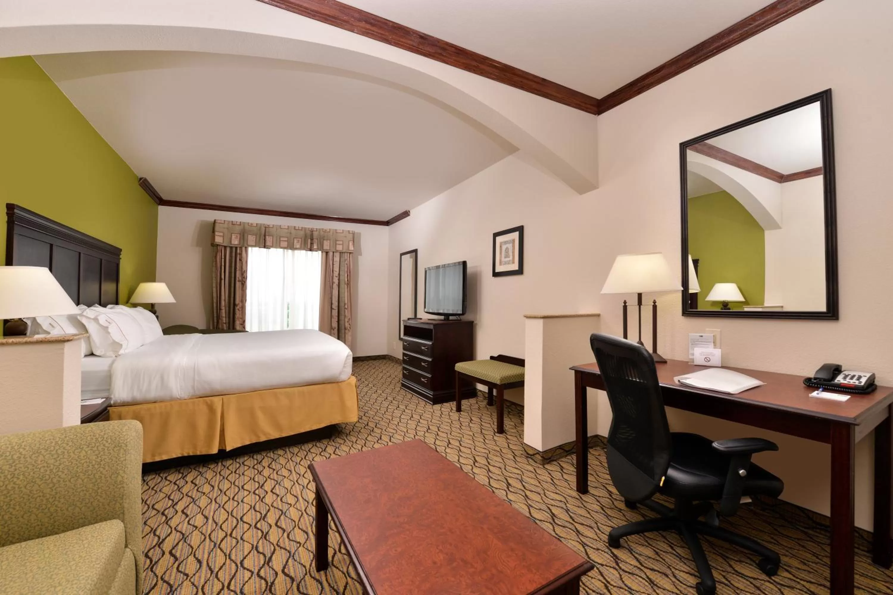 Photo of the whole room in Holiday Inn Express Hotel & Suites Sherman Highway 75 by IHG