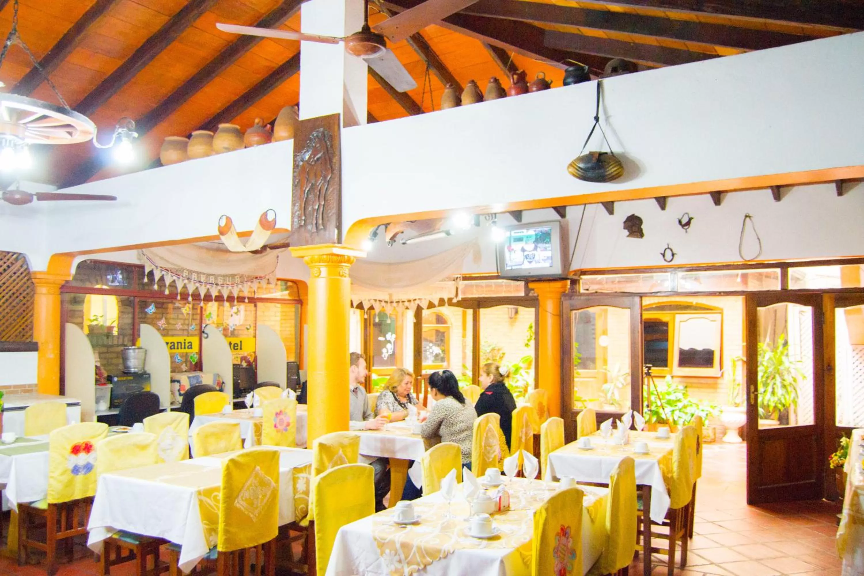 Restaurant/Places to Eat in Hotel & Restaurante Guarania