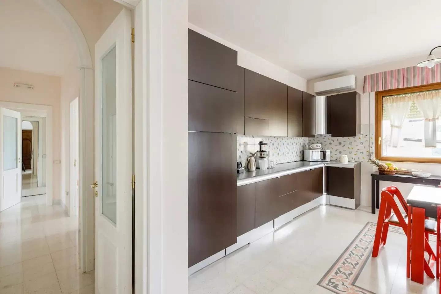 Communal kitchen in B&B Vigna del Duca