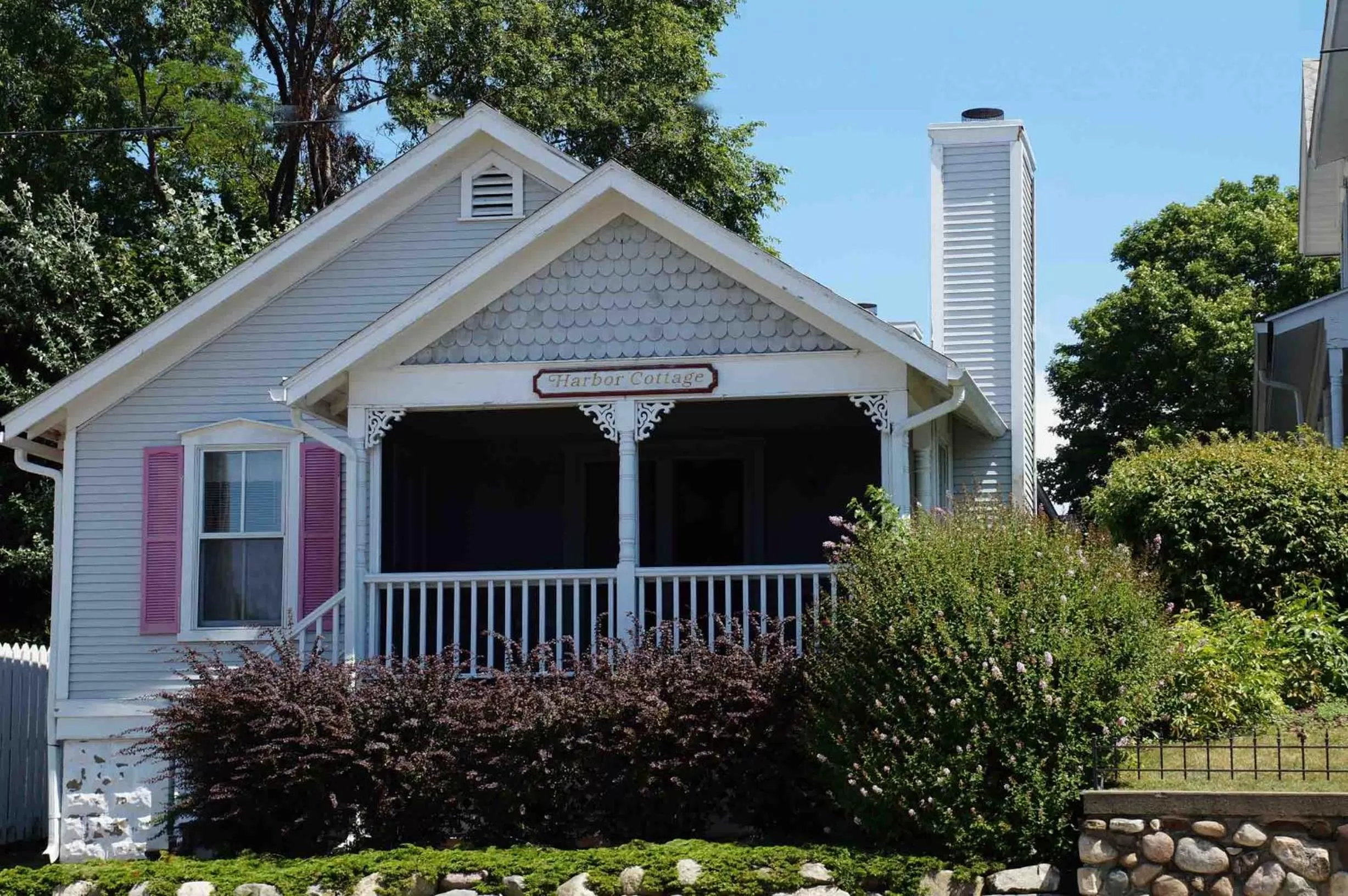 Property building in Harbor House Inn