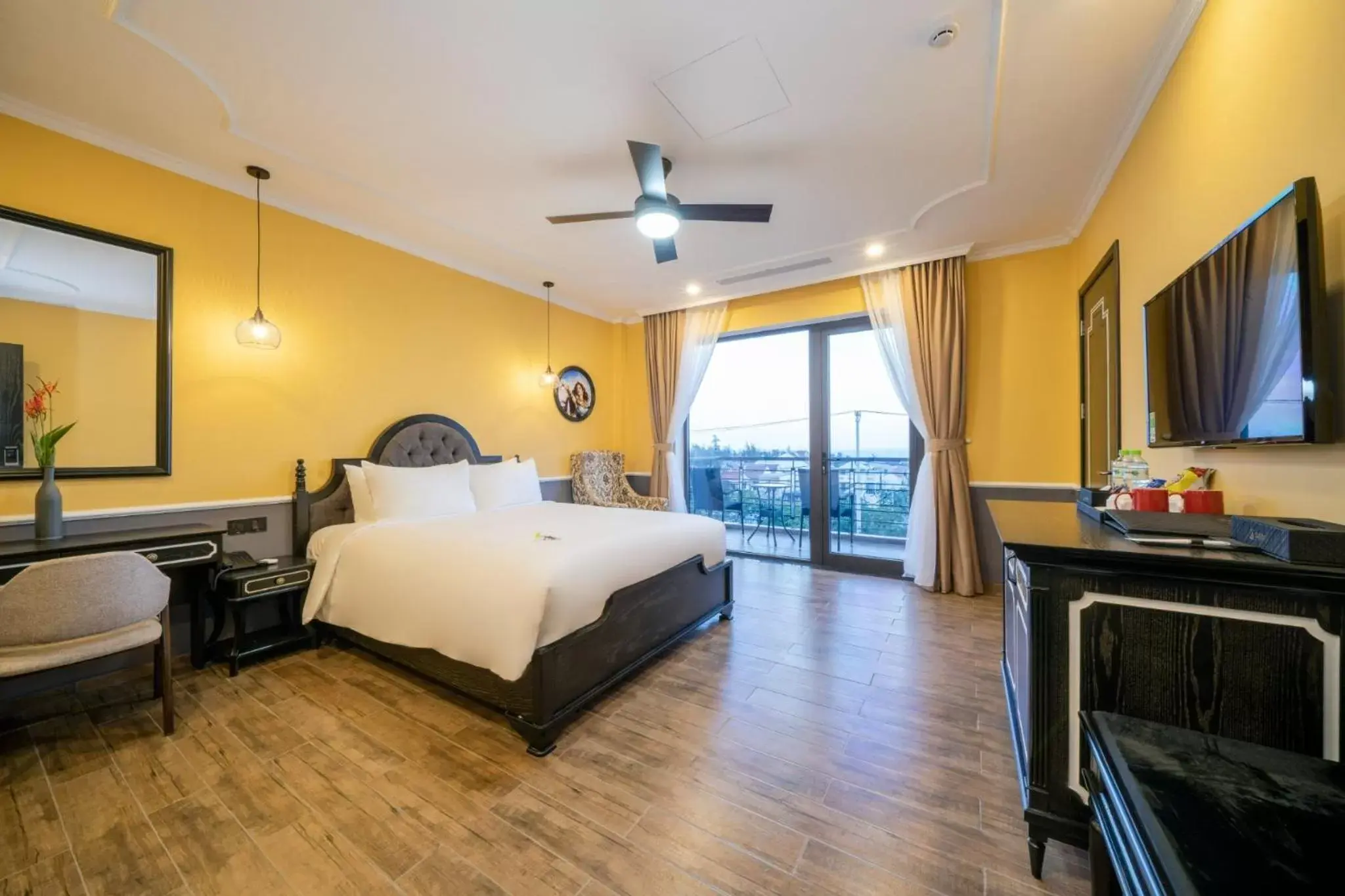 Deluxe Double or Twin Room with Balcony in Athenia Hoi An Boutique Hotel & Spa Deluxe Double or Twin Room with Balcony in Athenia Hoi An Boutique Hotel & Spa