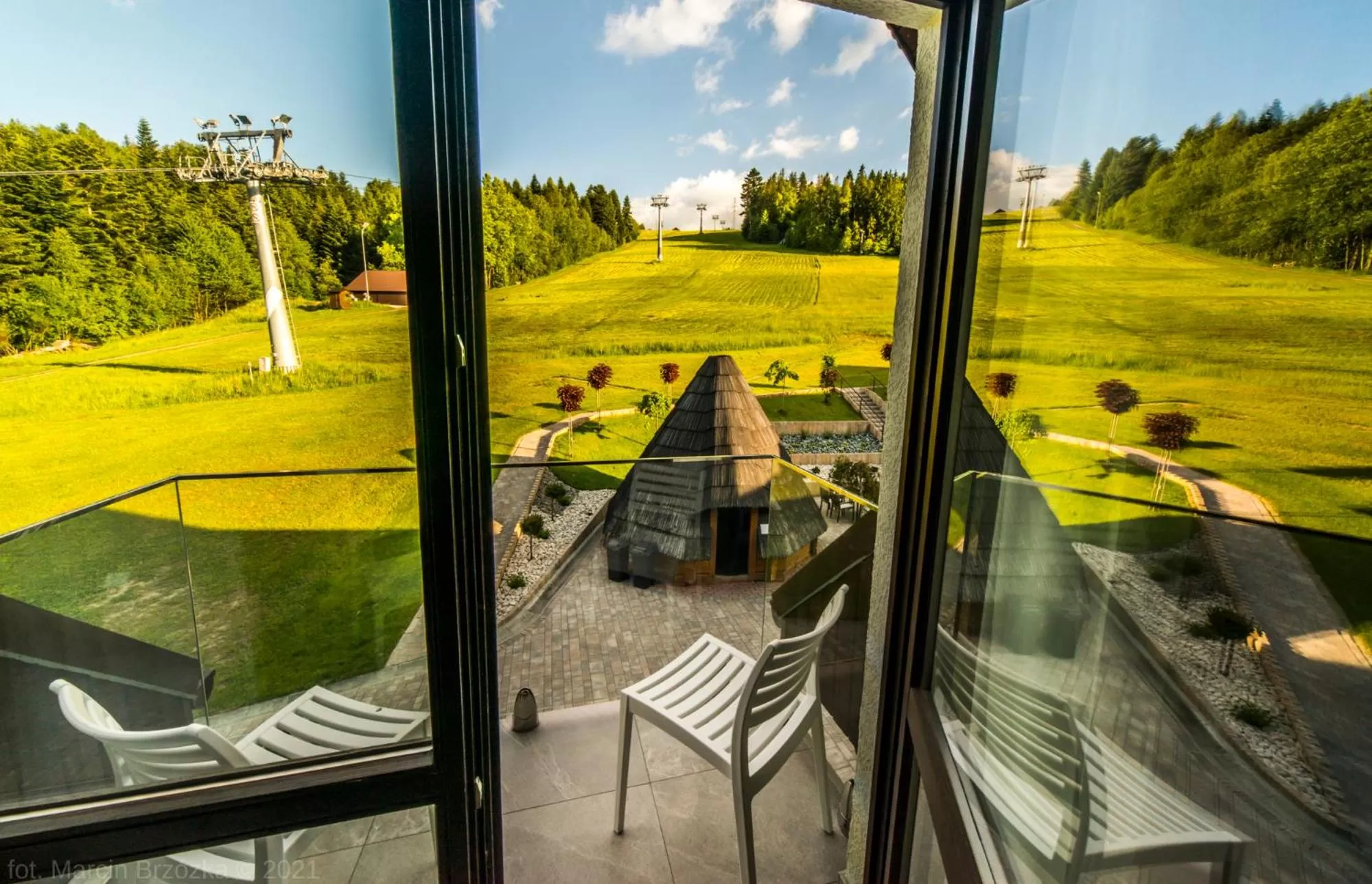 Property building in Hotel Kompleks Beskid z basenem i stokiem narciarskim - blisko Babiej Góry