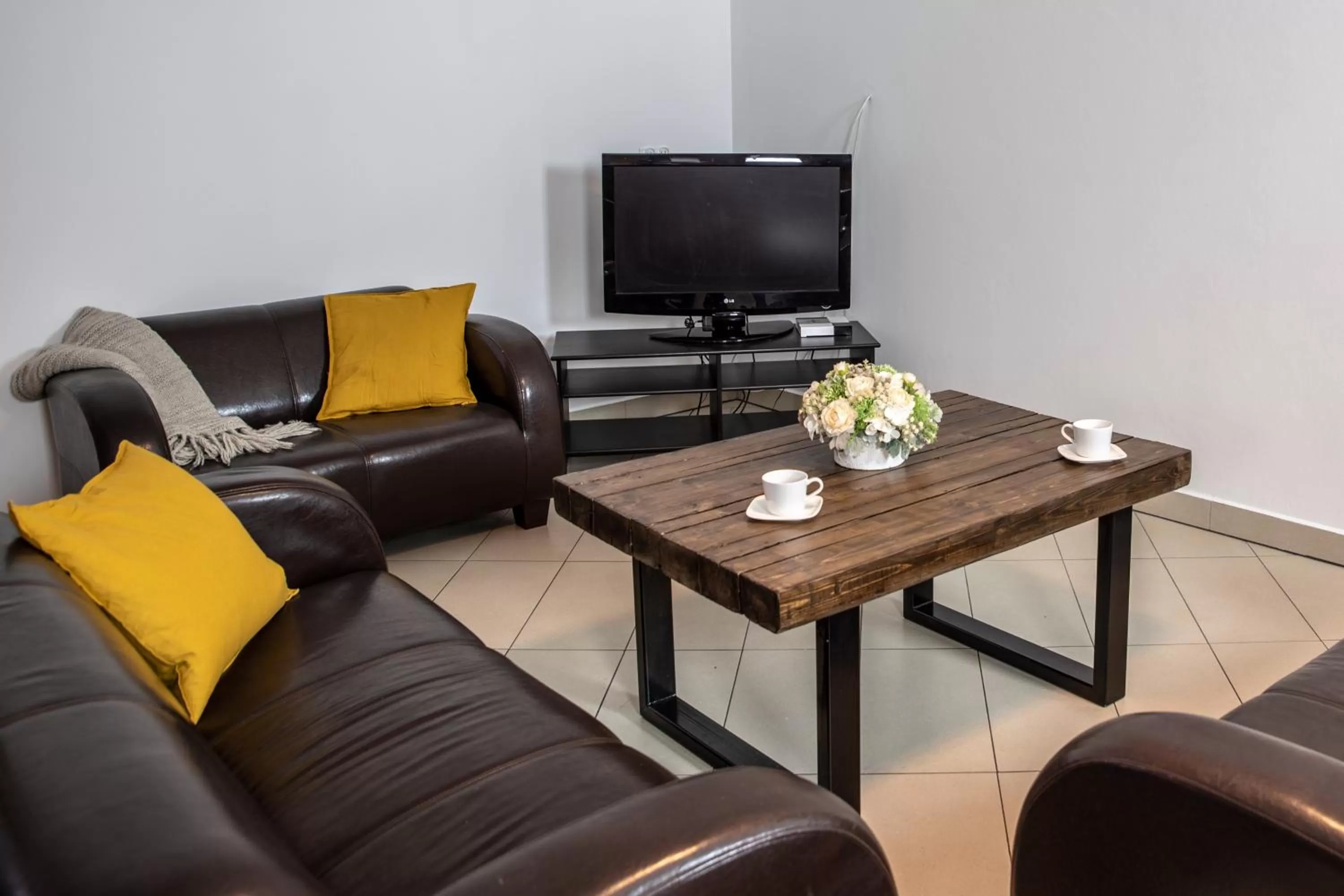 Communal lounge/ TV room, TV/Entertainment Center in Chata u Bronka