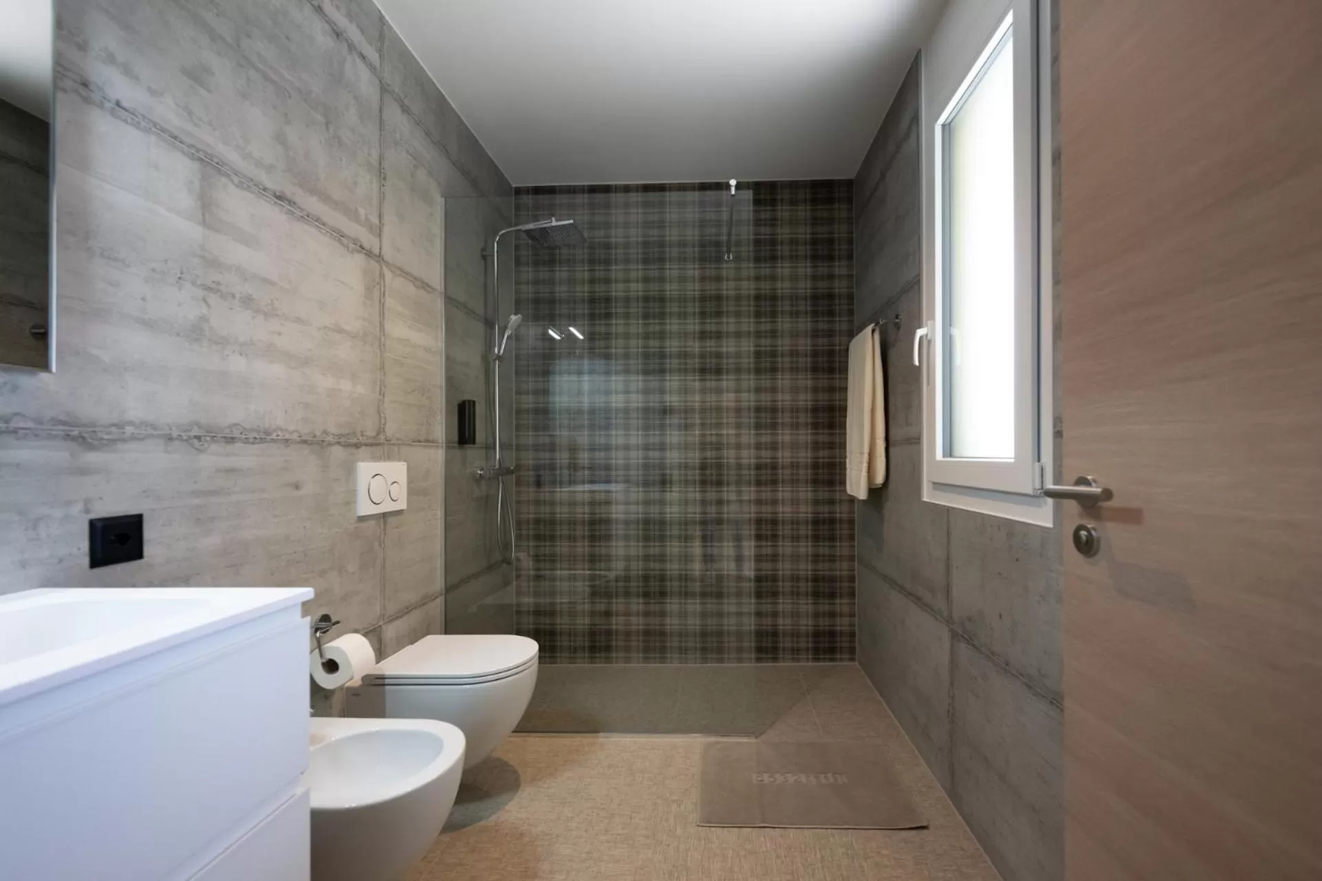 Shower in 6532 Smart Hotel - Self check-in