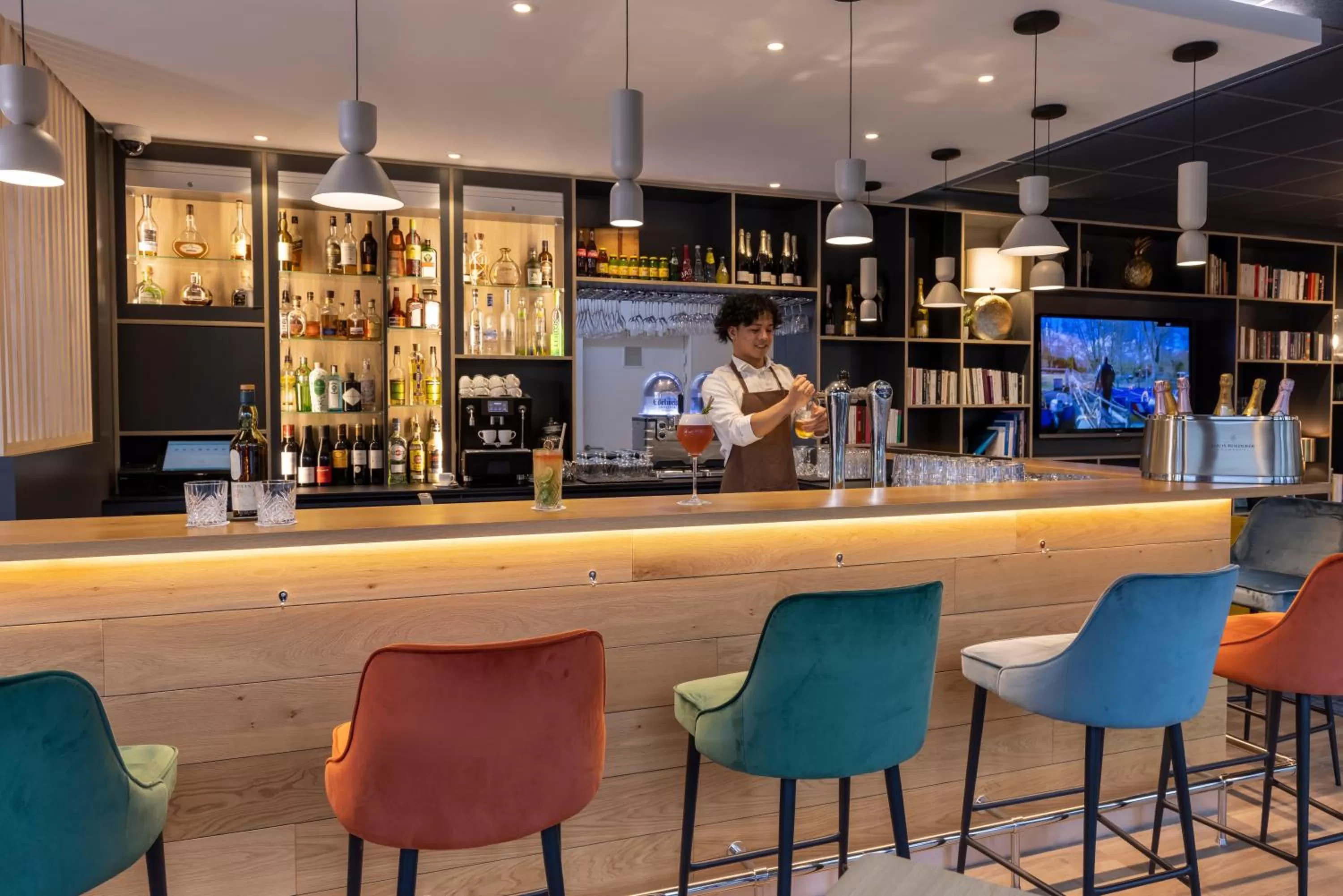 Lounge or bar in PADJA Hôtel & Spa Vannes