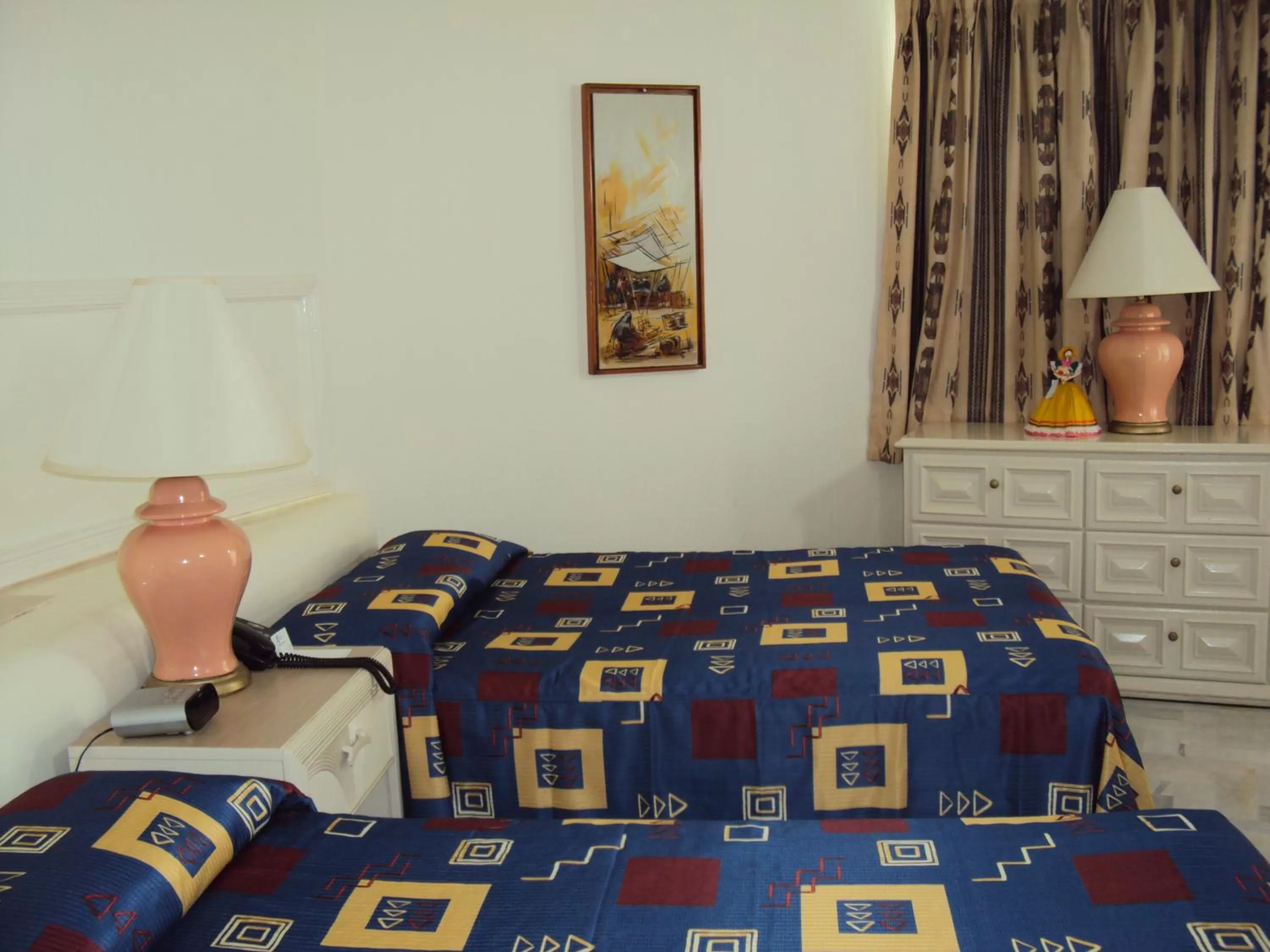 Bed in Hotel Acapulco Malibu