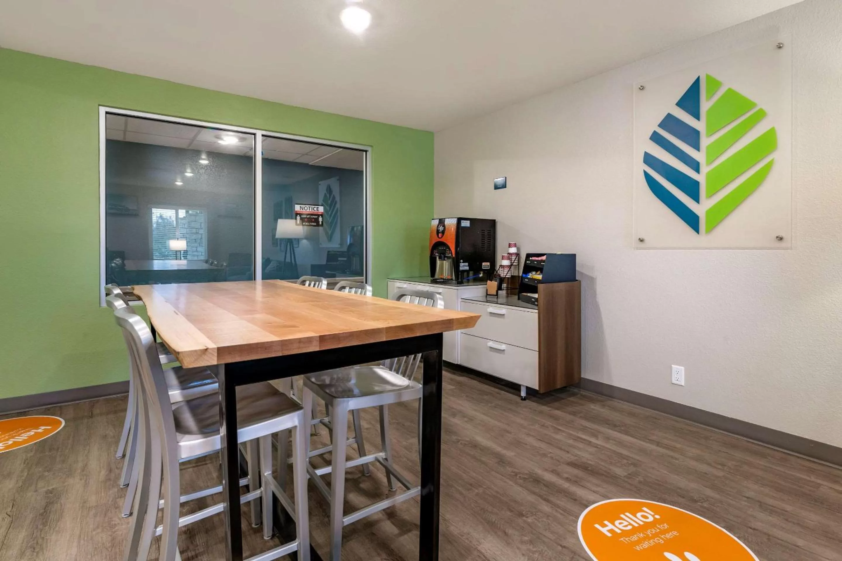 Restaurant/places to eat in WoodSpring Suites Brunswick