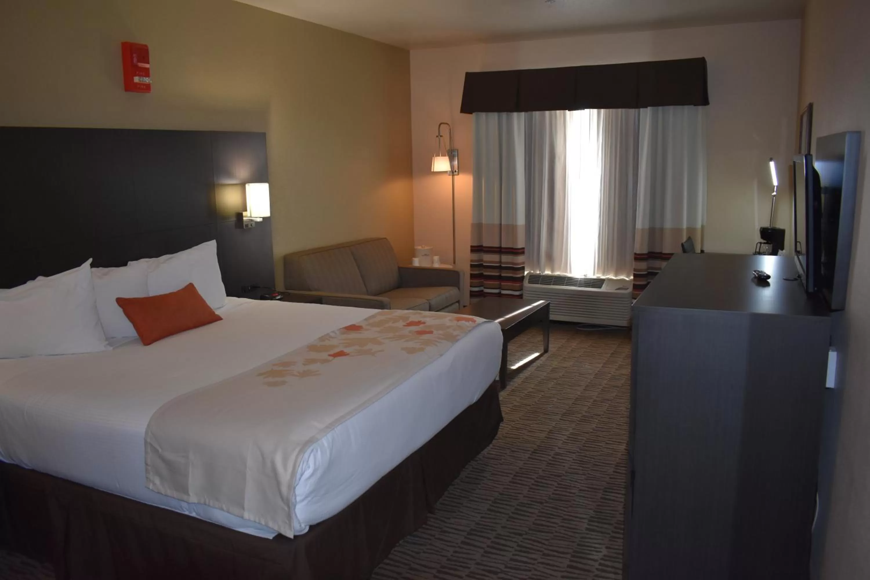 Bed in Hawthorn Suites Las Vegas